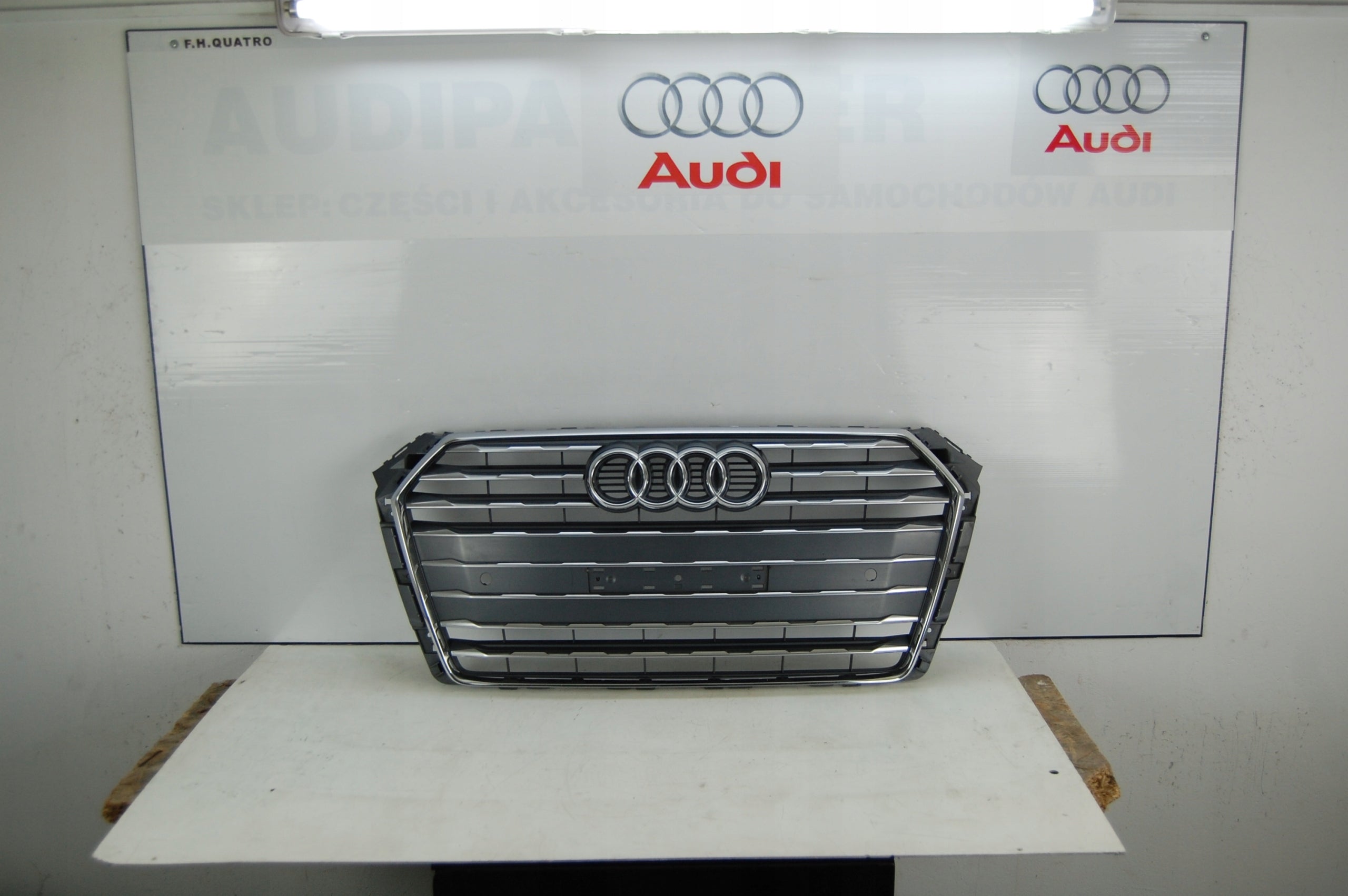 Kühlergrill Audi A4 S4 FRONTGRILL 8W0853651BR Kühlergitter