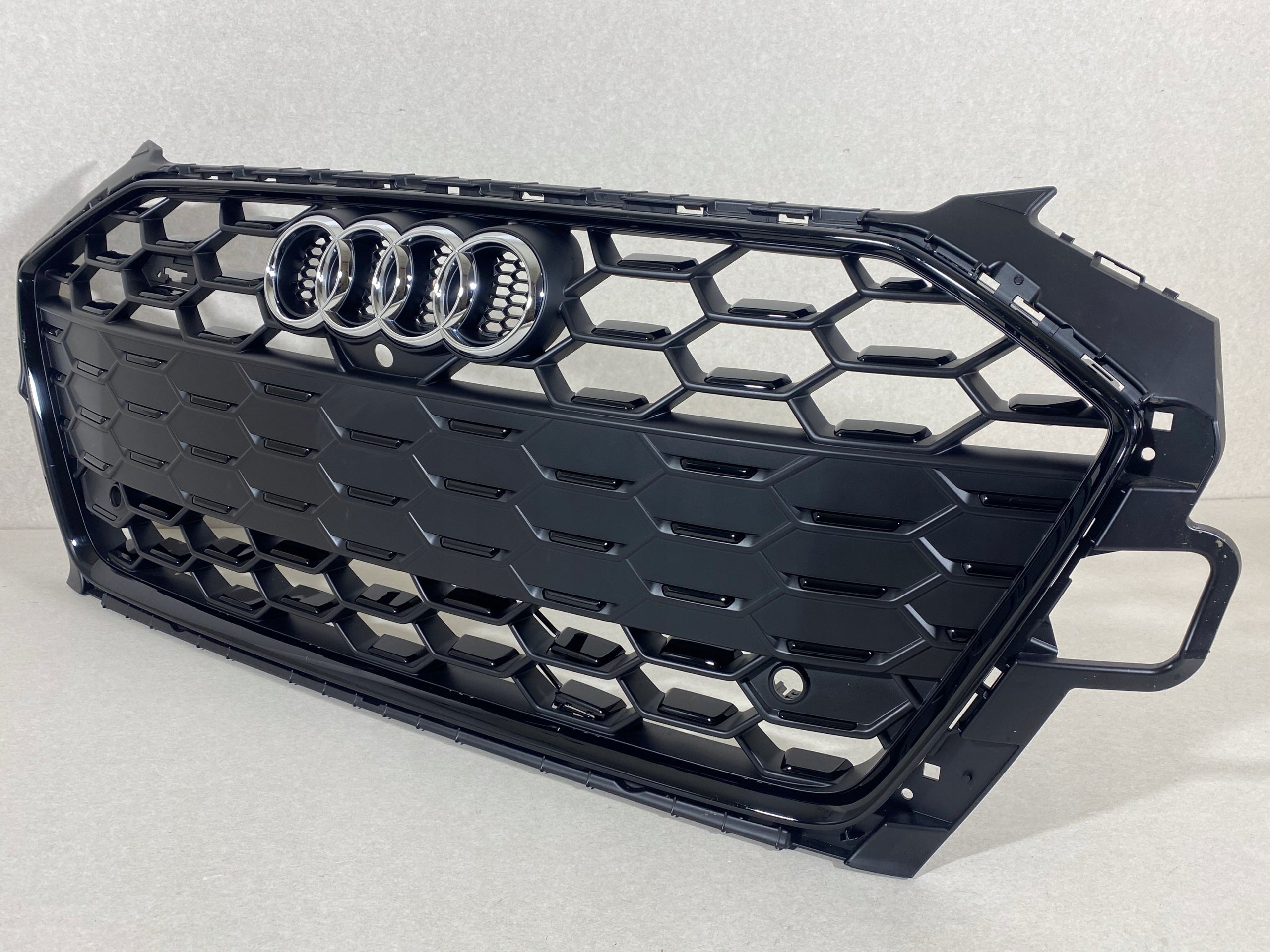 Kühlergrill Audi A4 S4 FRONTGRILL 8W0853651DK Kühlergitter