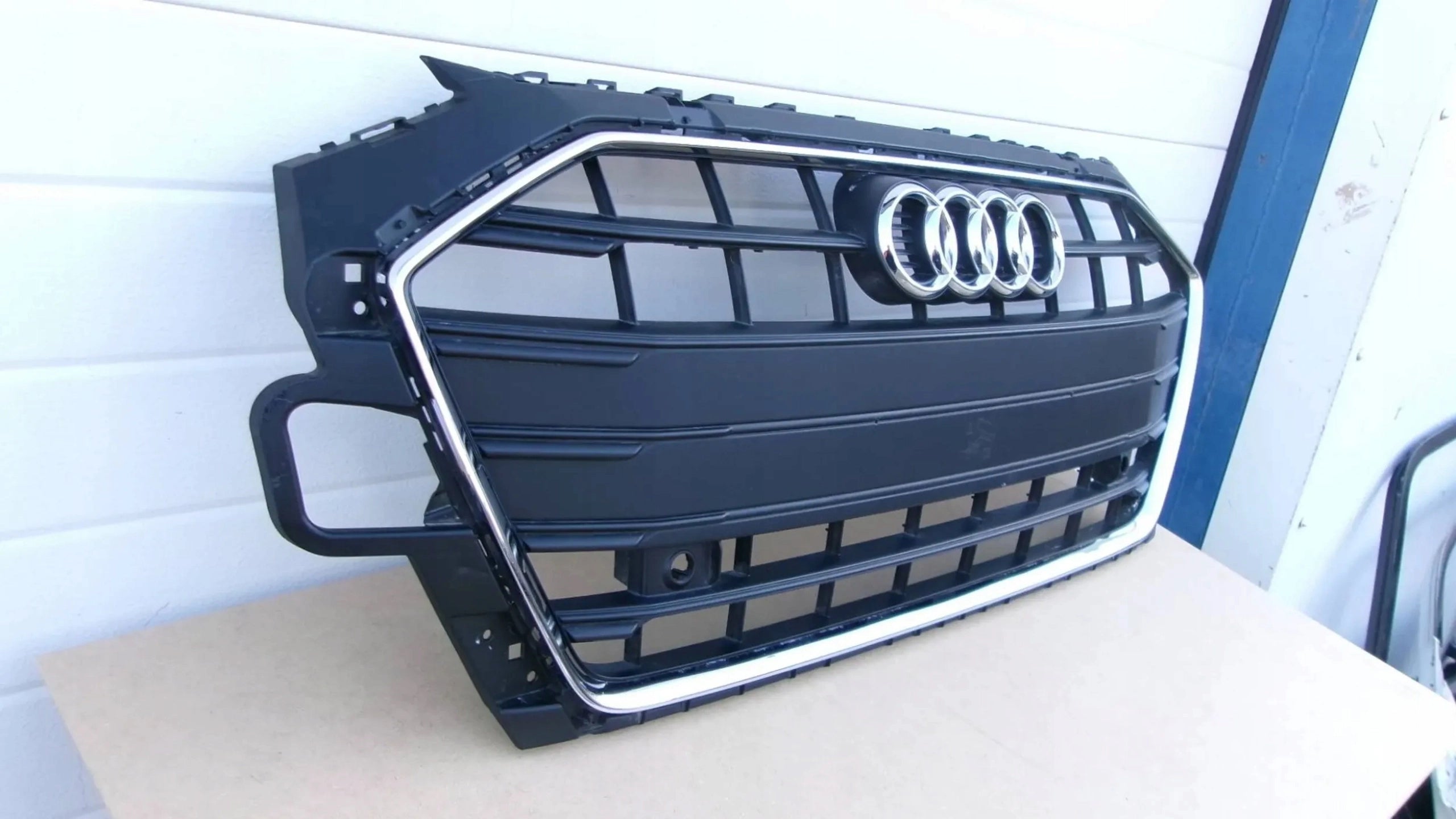 Kühlergrill Audi A4 S4 FRONTGRILL 8W0853651DB Kühlergitter