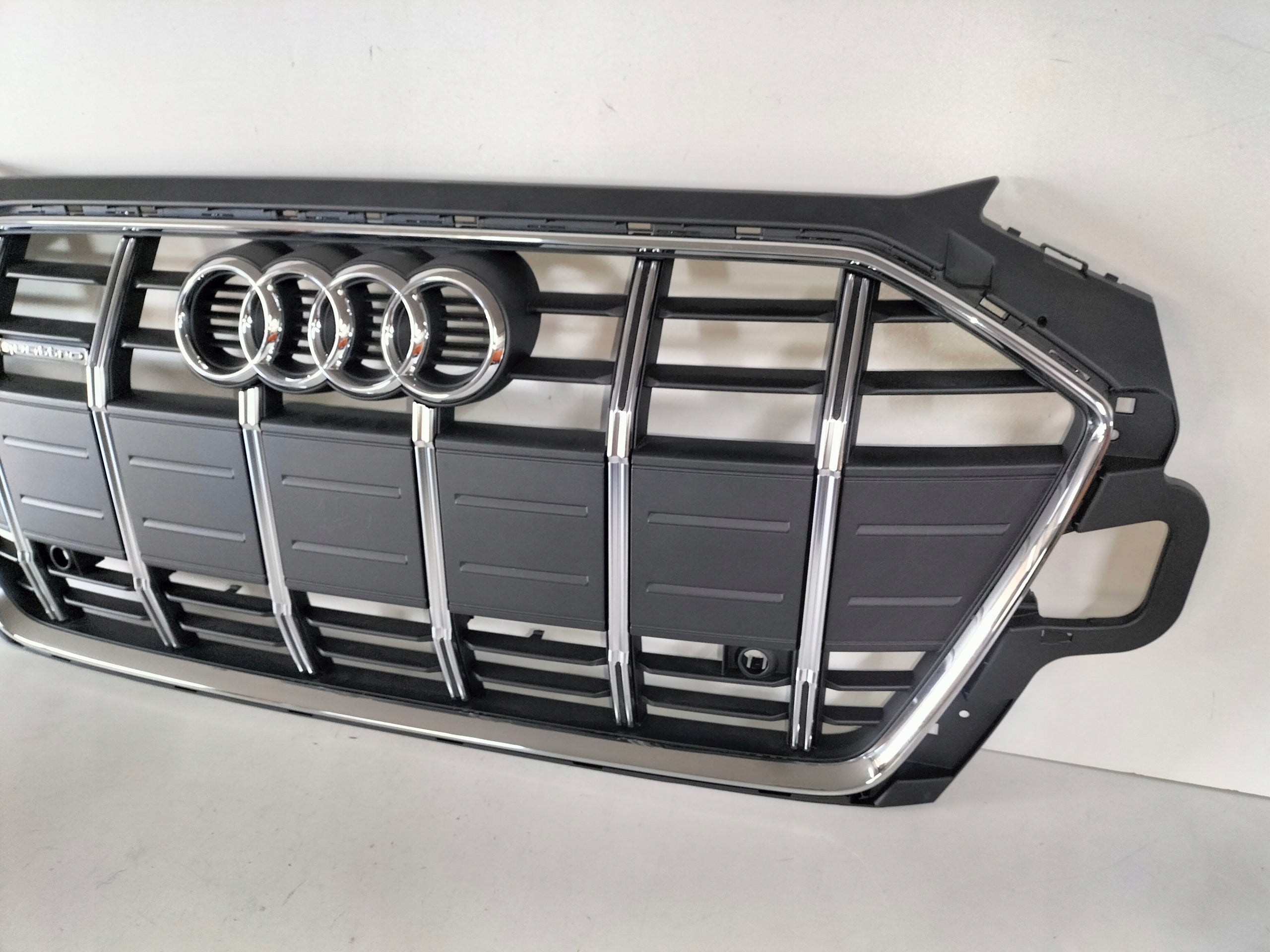 Kühlergrill Audi TT A4 B9 FRONTGRILL 8W0853651DR Kühlergitter