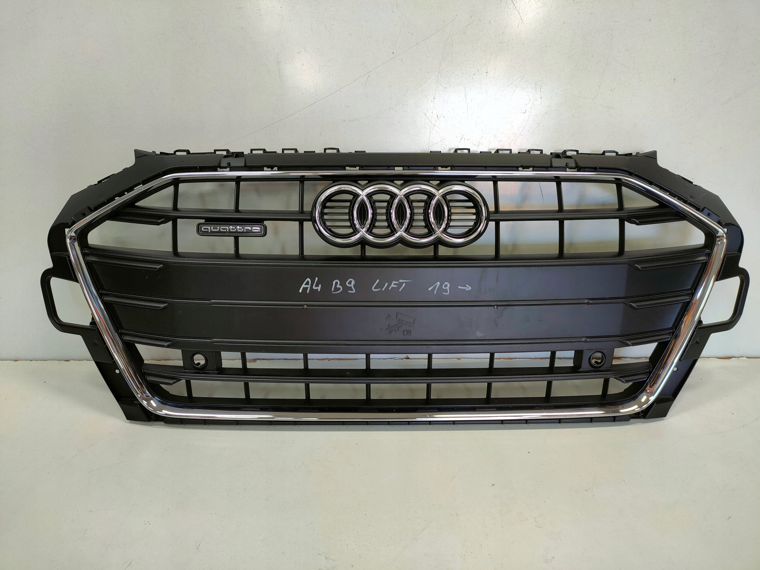 Kühlergrill Audi A4 TT FRONTGRILL 8W0853651DB Kühlergitter