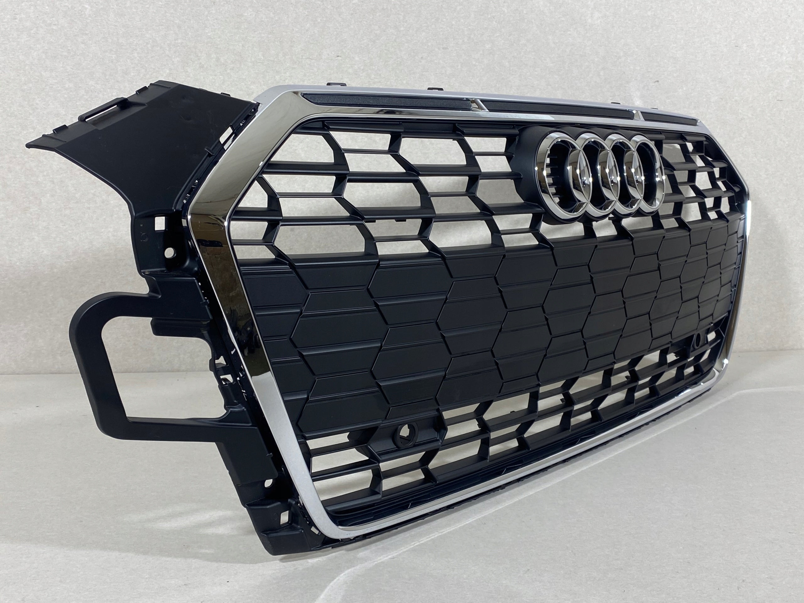 Kühlergrill Audi A5 8W6 FRONTGRILL 8W6853651BG Kühlergitter