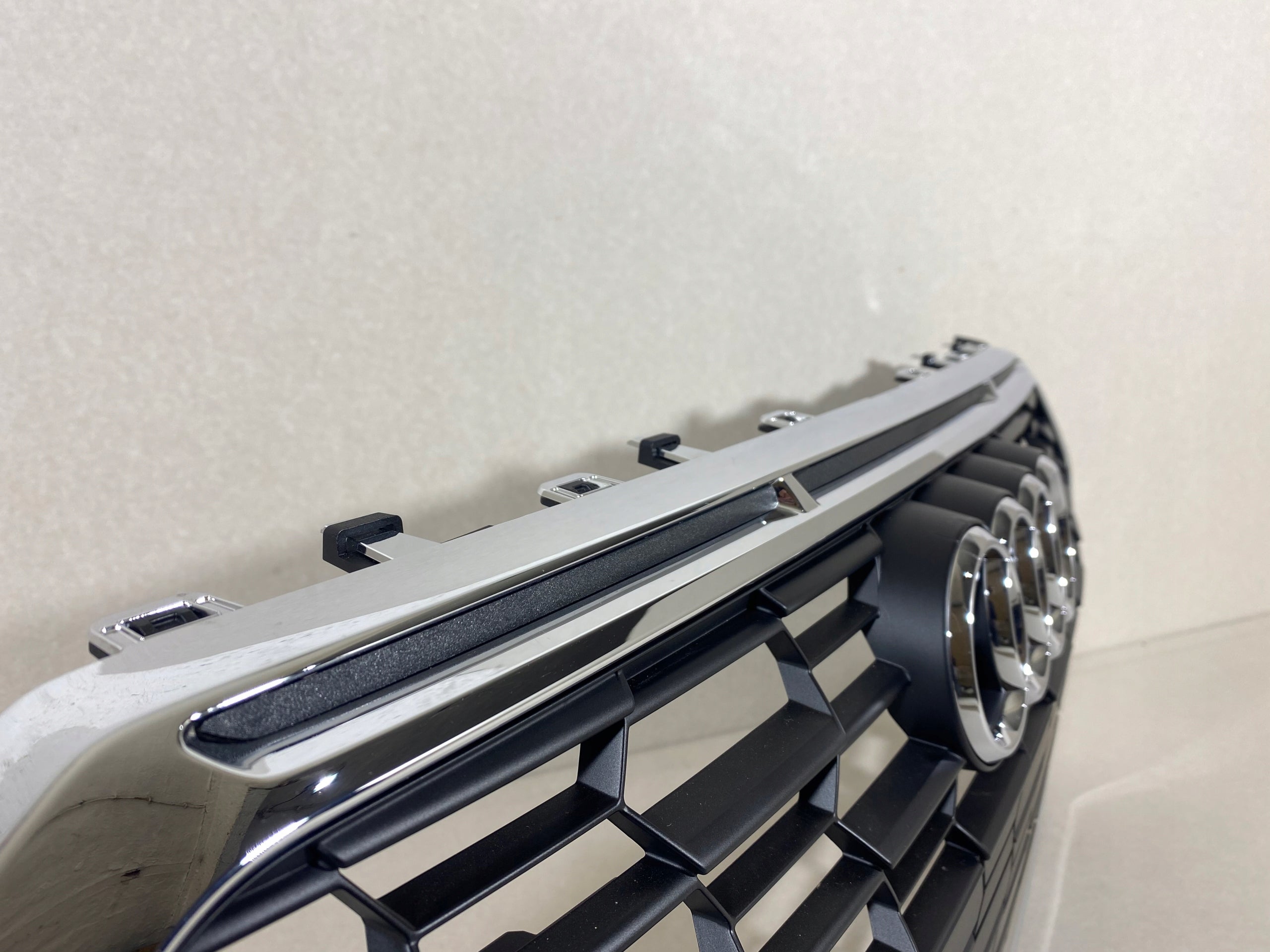 Kühlergrill Audi A5 8W6 FRONTGRILL 8W6853651BG Kühlergitter