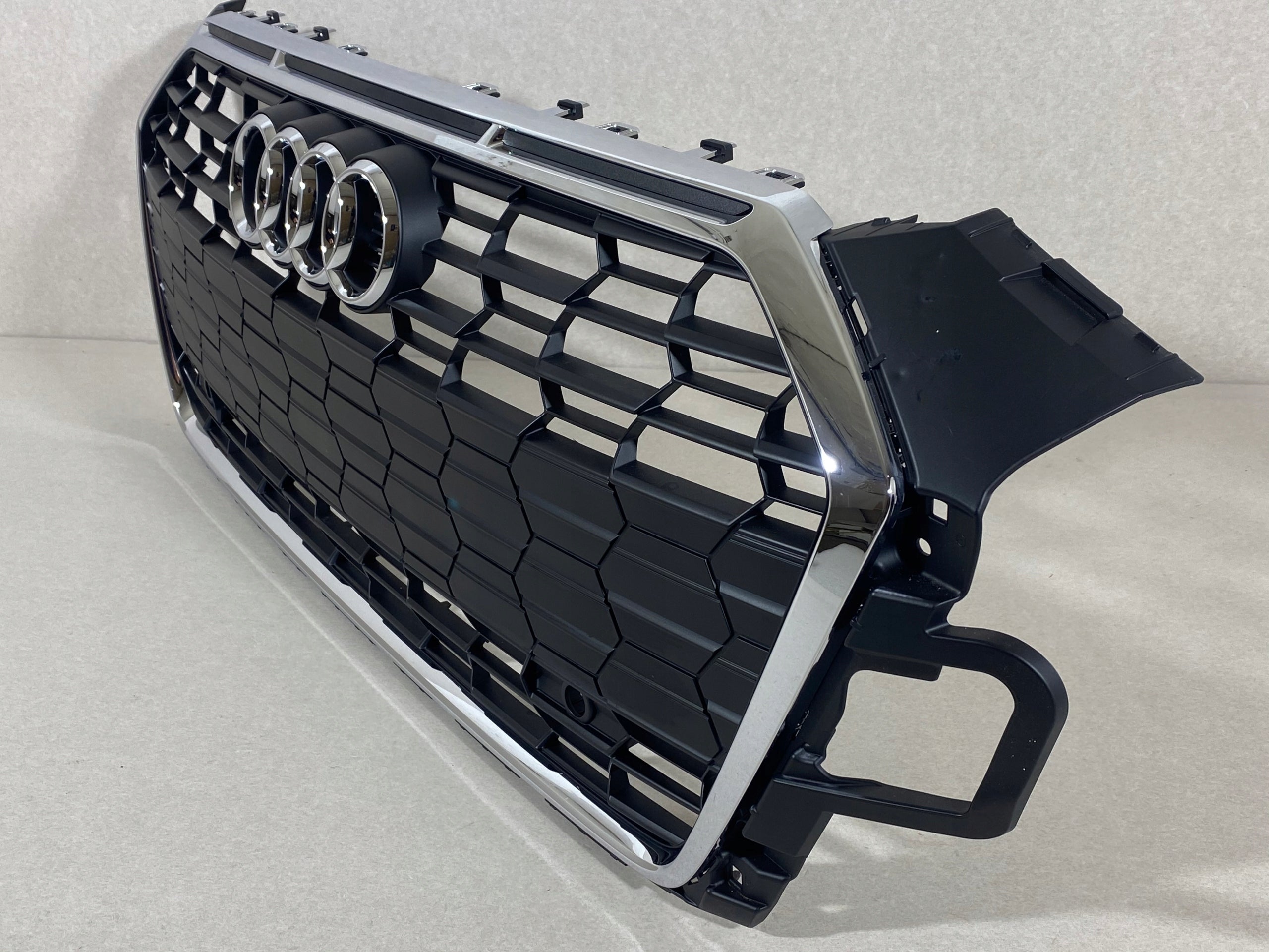 Kühlergrill Audi A5 8W6 FRONTGRILL 8W6853651BG Kühlergitter