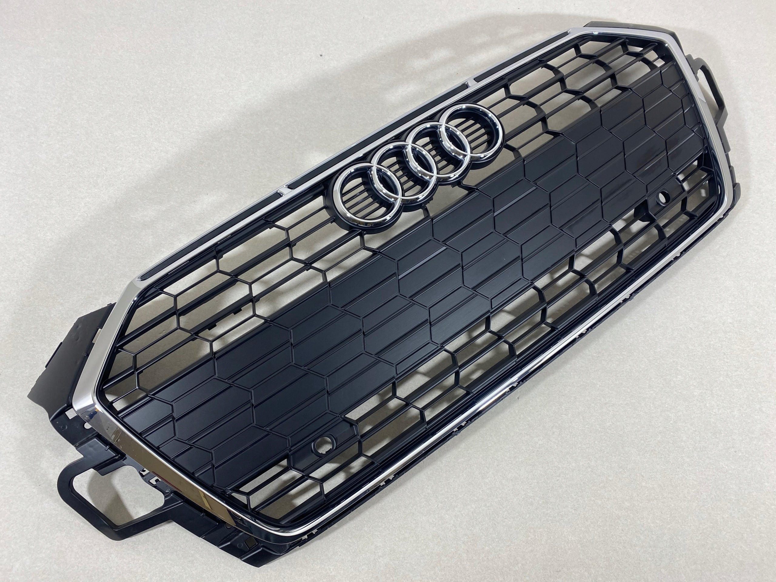 Kühlergrill Audi A5 8W6 FRONTGRILL 8W6853651BG Kühlergitter