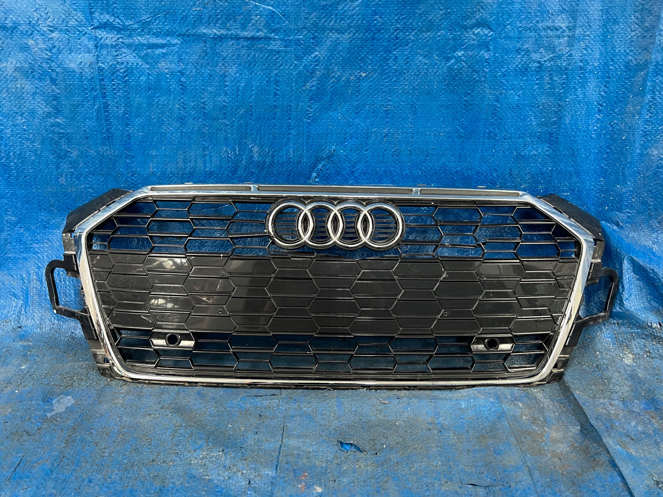 Kühlergrill Audi A5 8W6 FRONTGRILL 8W6853651BG Kühlergitter