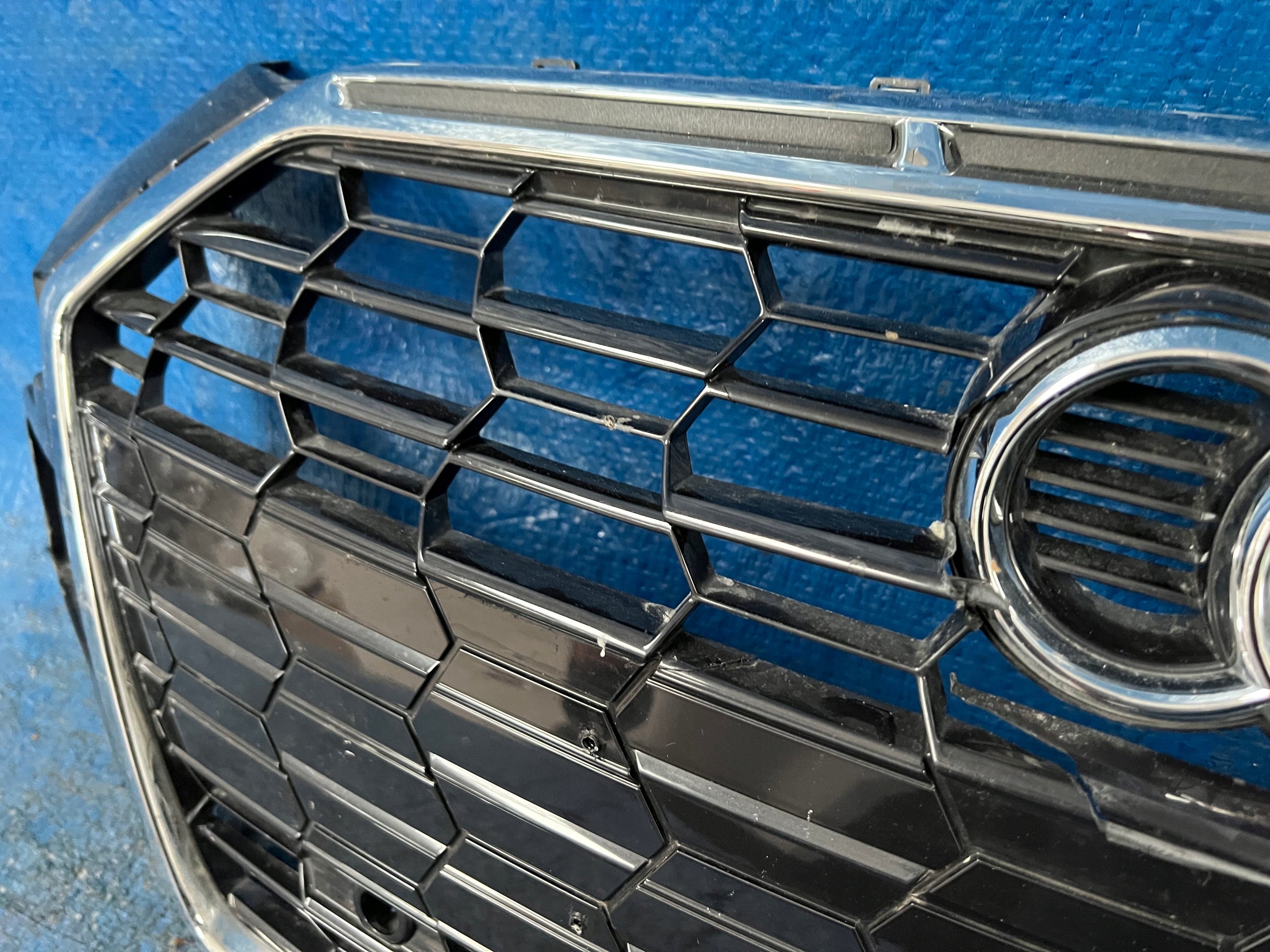 Kühlergrill Audi A5 8W6 FRONTGRILL 8W6853651BG Kühlergitter