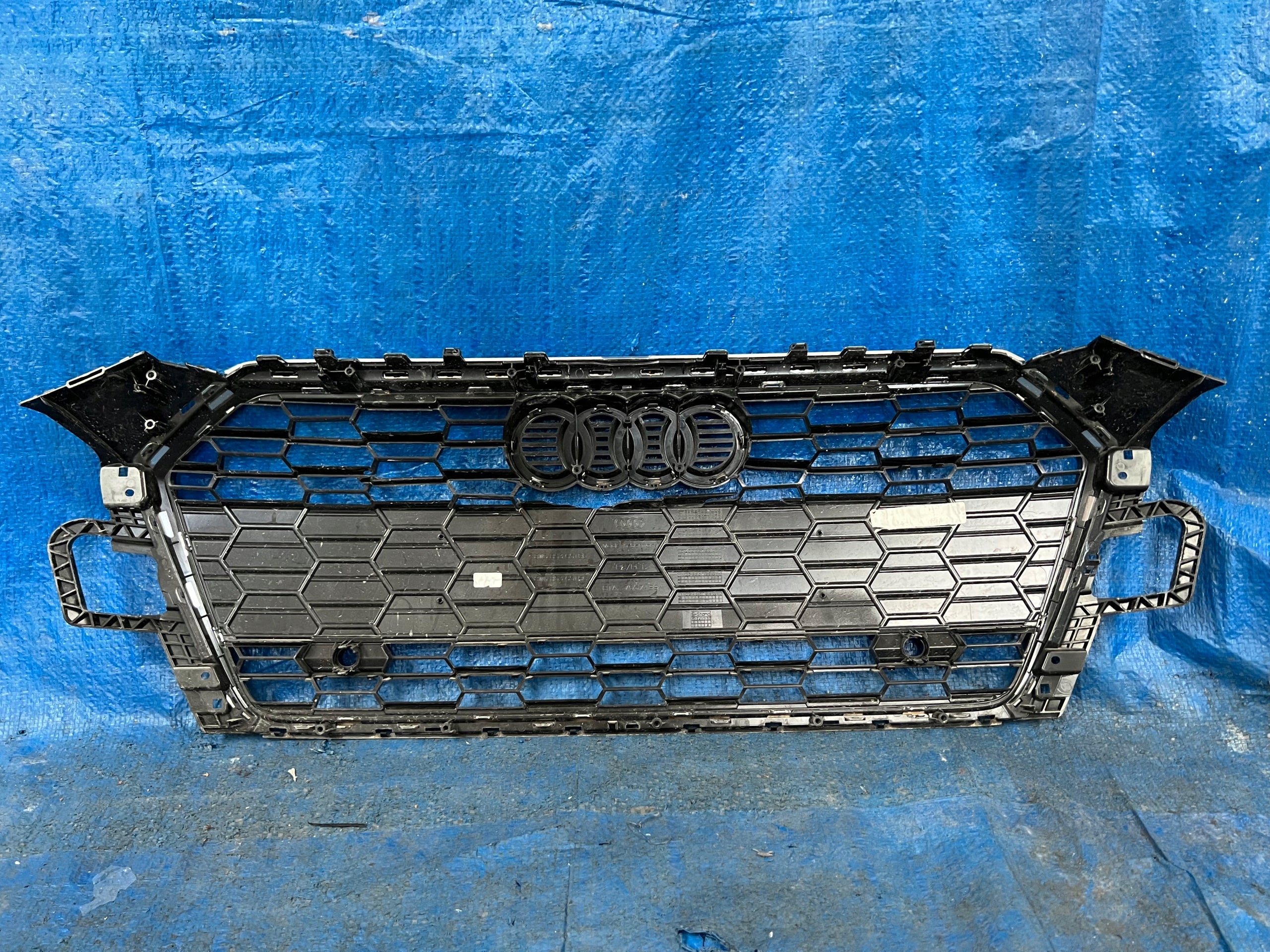 Kühlergrill Audi A5 8W6 FRONTGRILL 8W6853651BG Kühlergitter