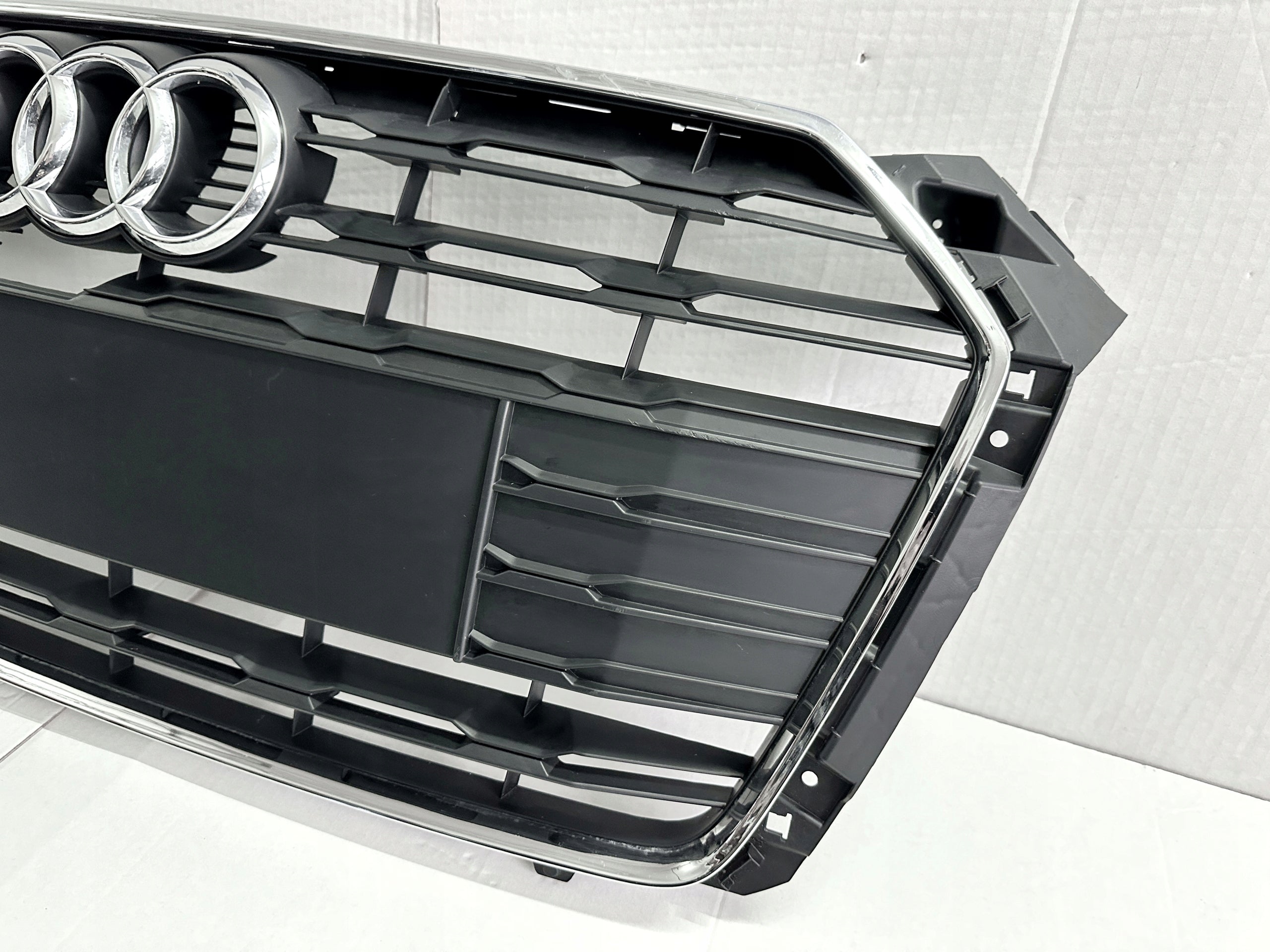 Kühlergrill Audi A5 FRONTGRILL 8W6807103 Kühlergitter