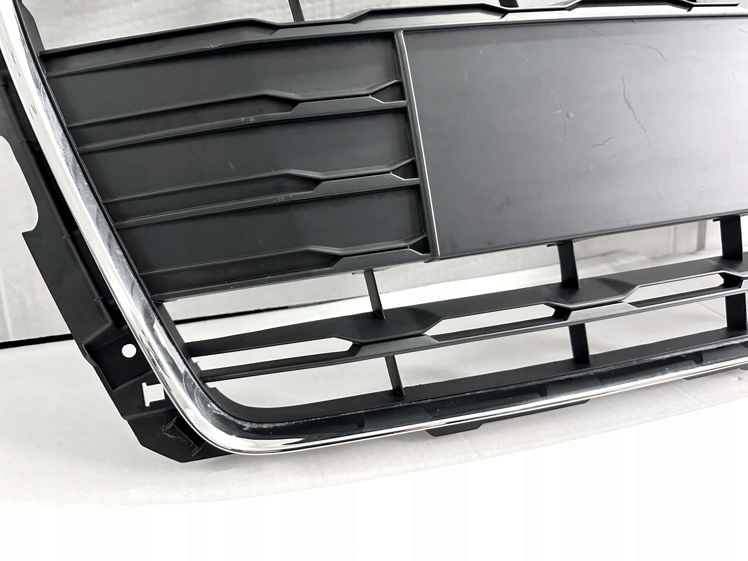 Kühlergrill Audi A5 FRONTGRILL 8W6807103 Kühlergitter