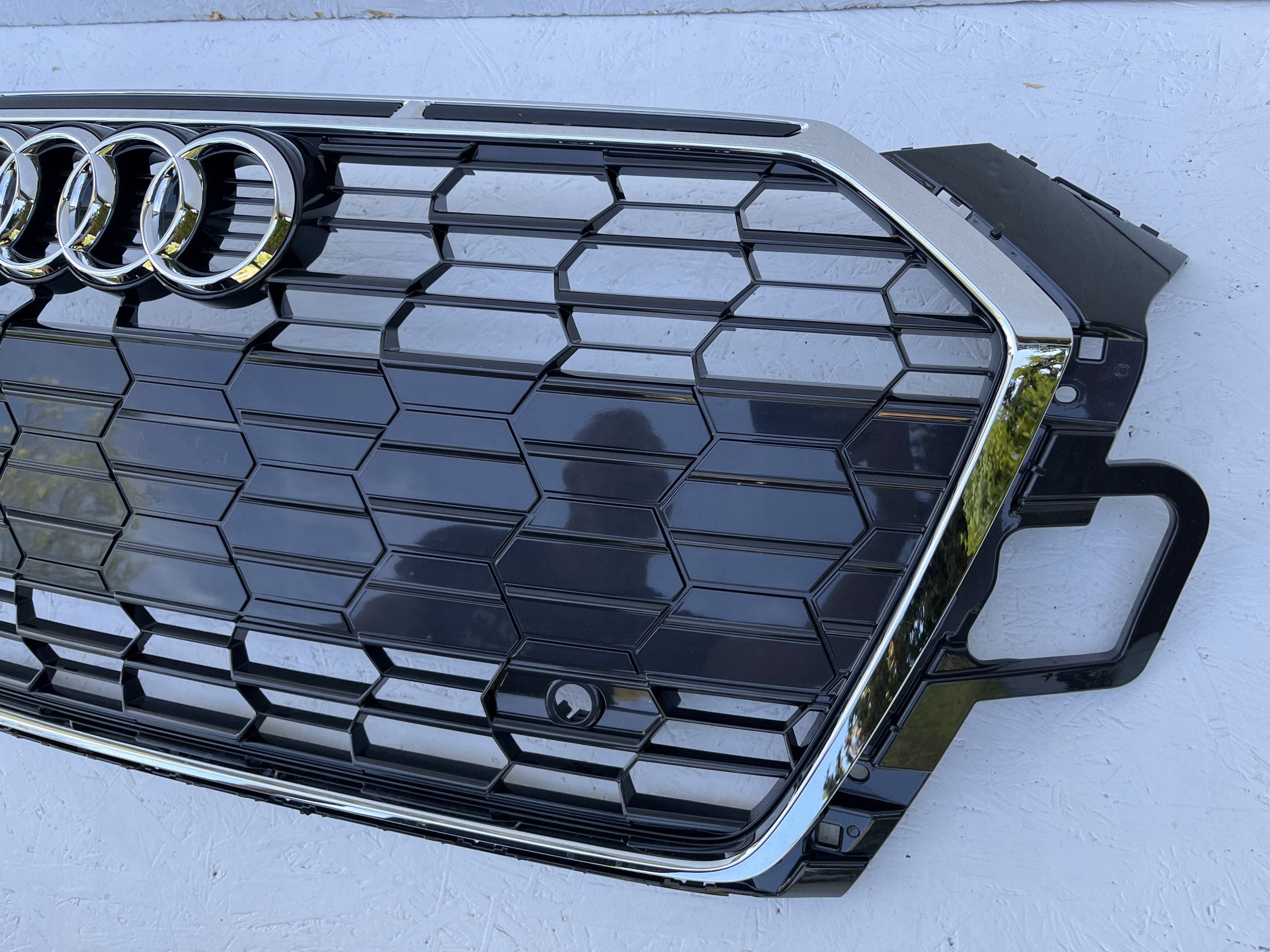 Kühlergrill Audi A5 8W6 FRONTGRILL 8W6853651BG Kühlergitter