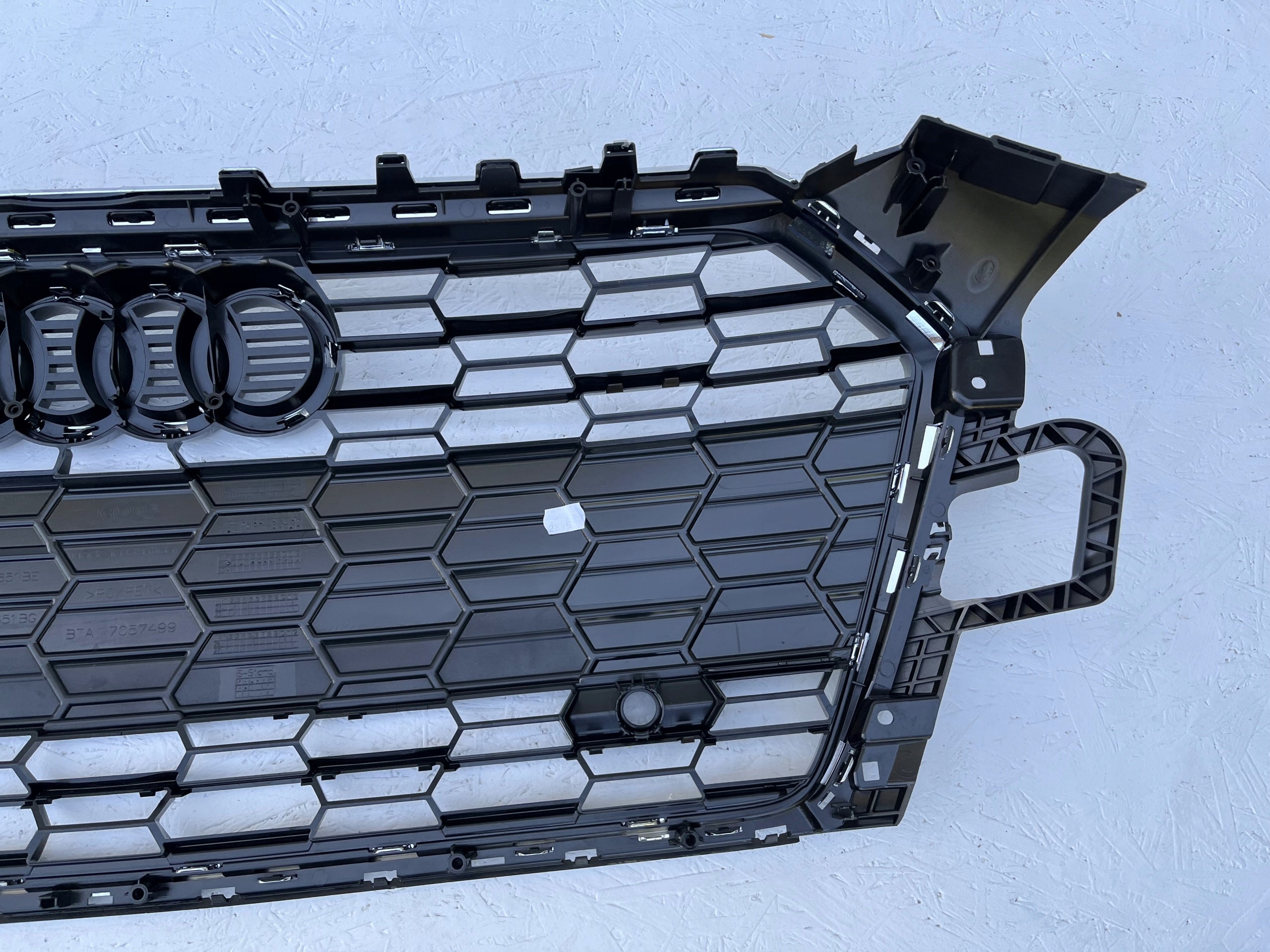 Kühlergrill Audi A5 8W6 FRONTGRILL 8W6853651BG Kühlergitter