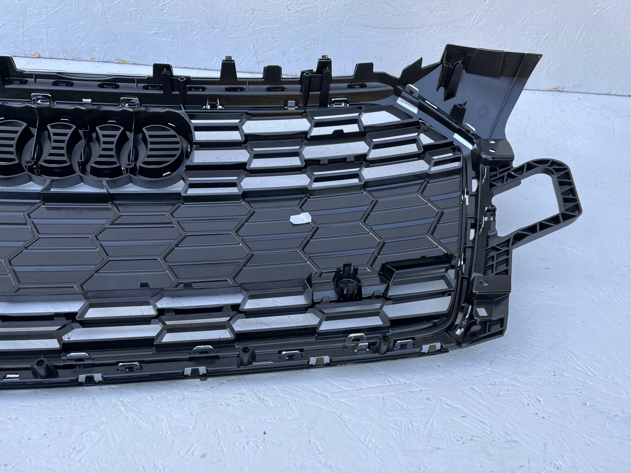 Kühlergrill Audi A5 8W6 FRONTGRILL 8W6853651BG Kühlergitter