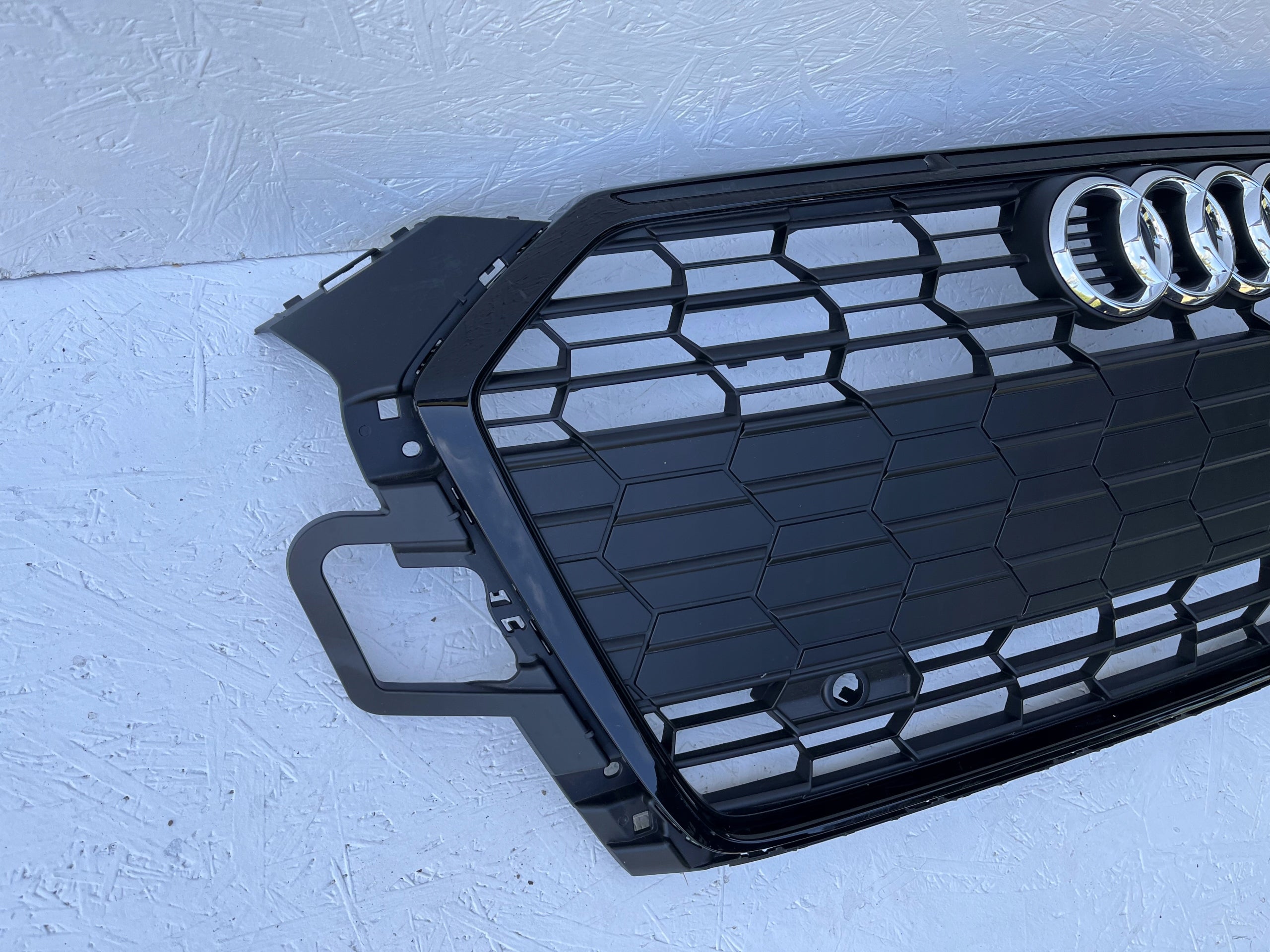 Kühlergrill Audi A5 8W6 FRONTGRILL 8W6853651BG Kühlergitter