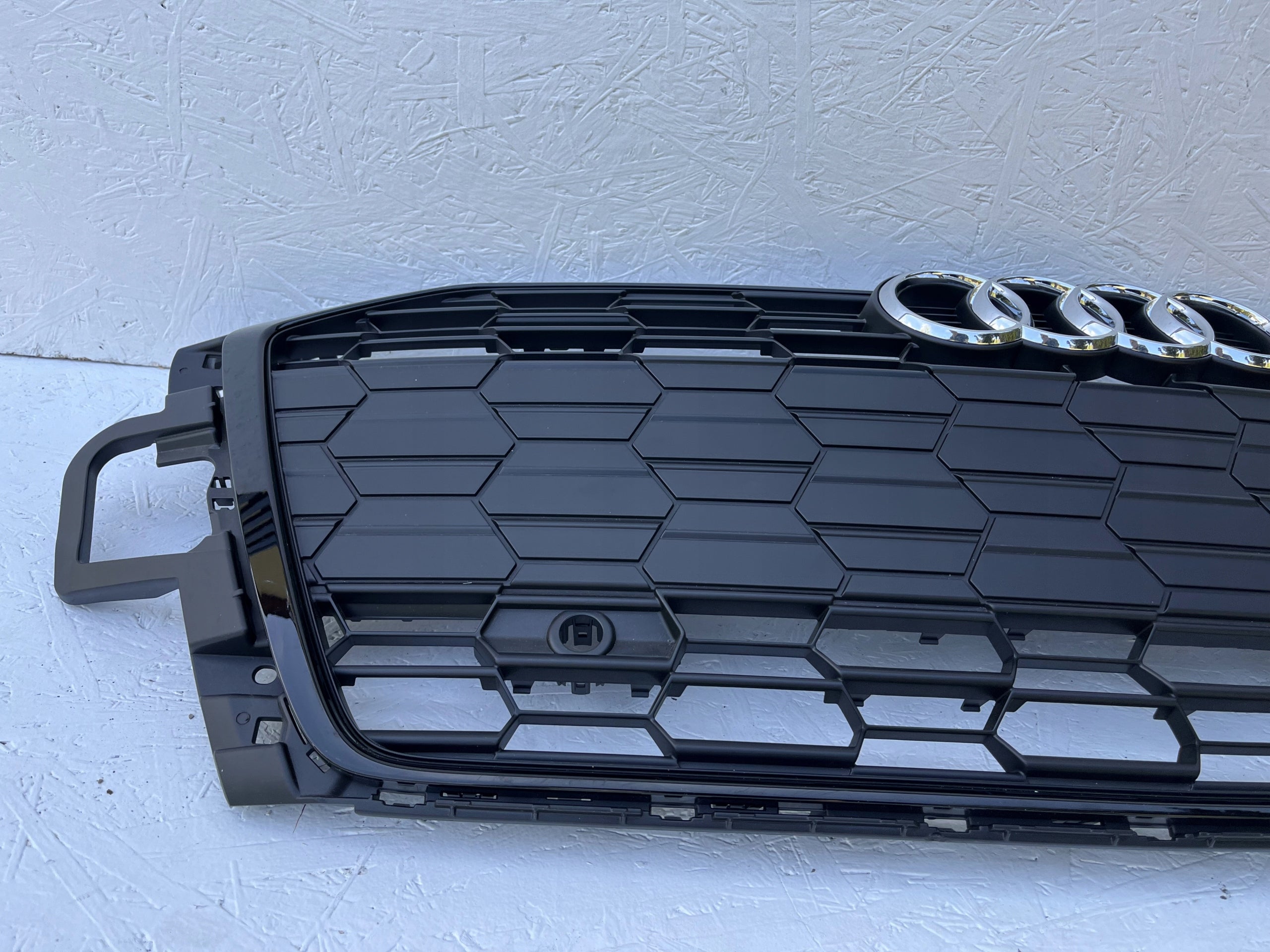 Kühlergrill Audi A5 8W6 FRONTGRILL 8W6853651BG Kühlergitter