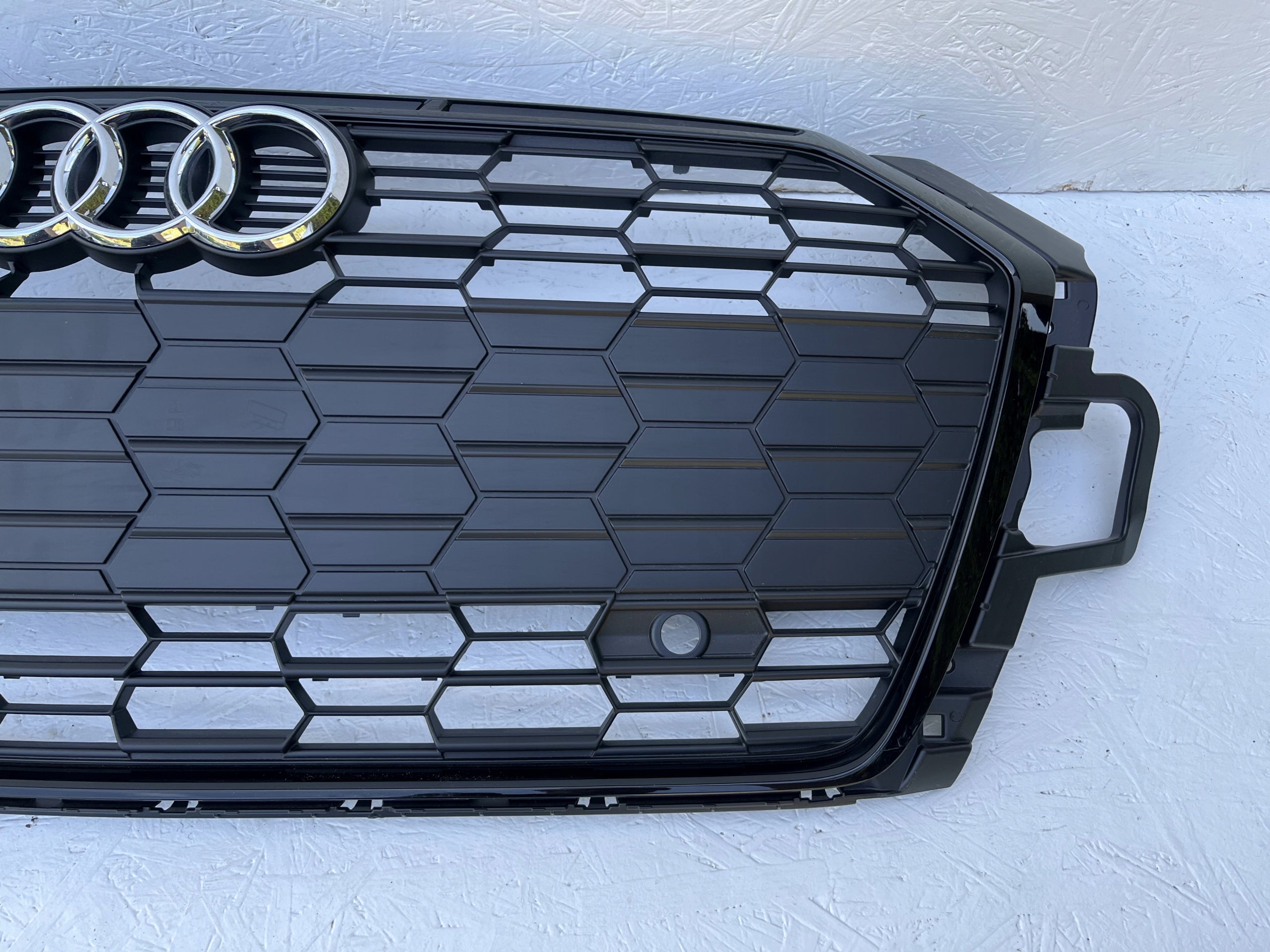 Kühlergrill Audi A5 8W6 FRONTGRILL 8W6853651BG Kühlergitter