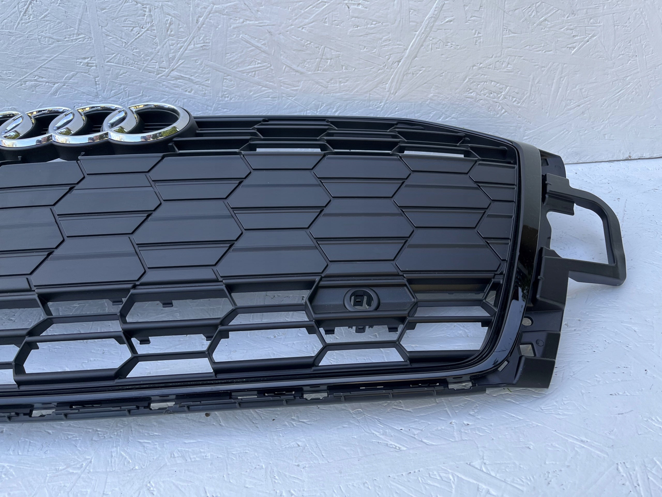 Kühlergrill Audi A5 8W6 FRONTGRILL 8W6853651BG Kühlergitter