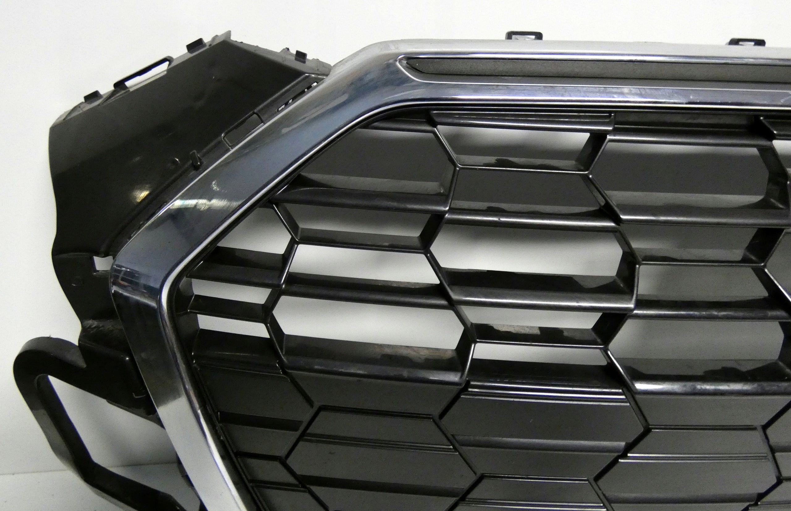 Kühlergrill Audi A5 FRONTGRILL 8W6853651BE Kühlergitter