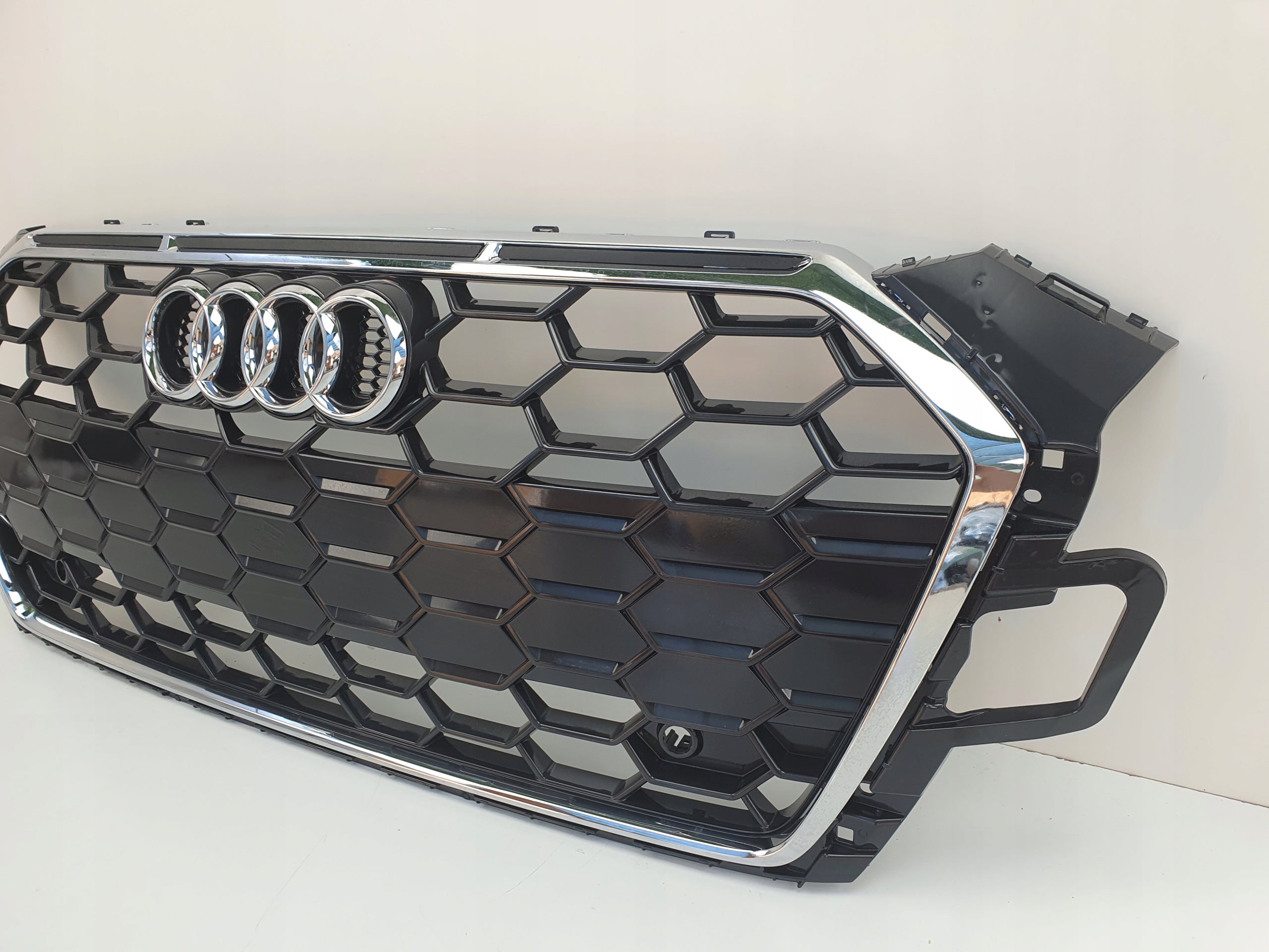 Kühlergrill Audi A5 FRONTGRILL 8W6853651BL Kühlergitter