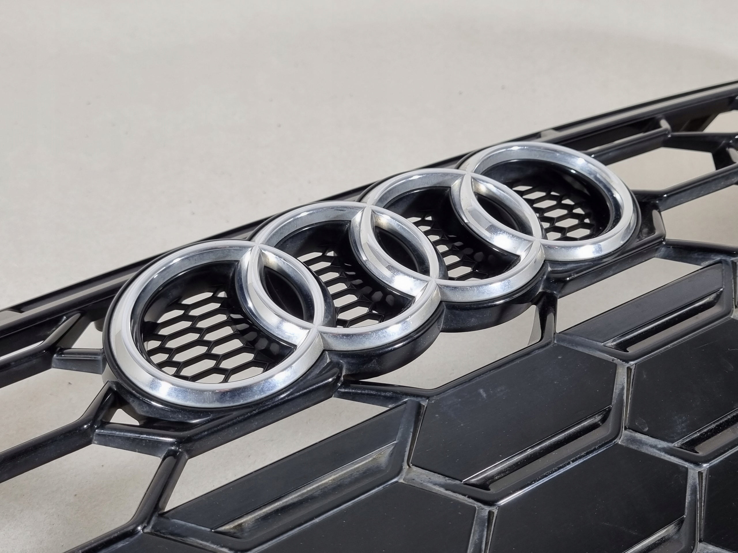 Kühlergrill Audi A5 8W6 FRONTGRILL 8W6853651BL Kühlergitter