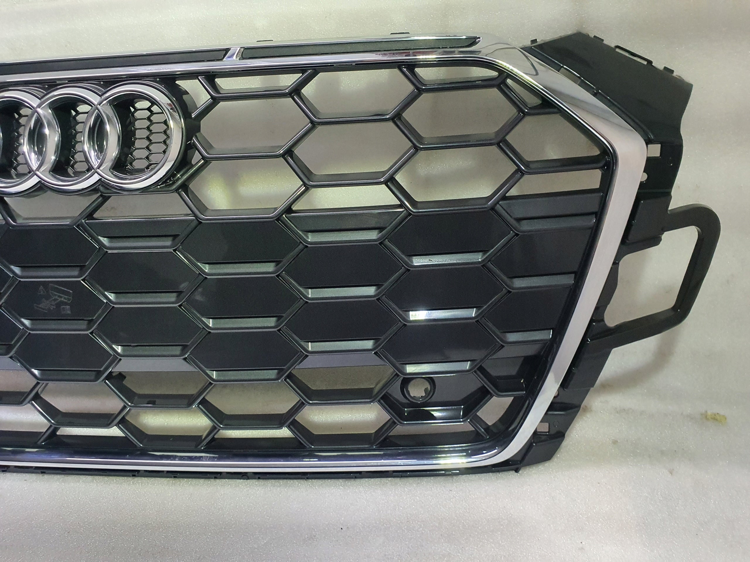 Kühlergrill Audi S5 A5 FRONTGRILL 8W6853651BL Kühlergitter