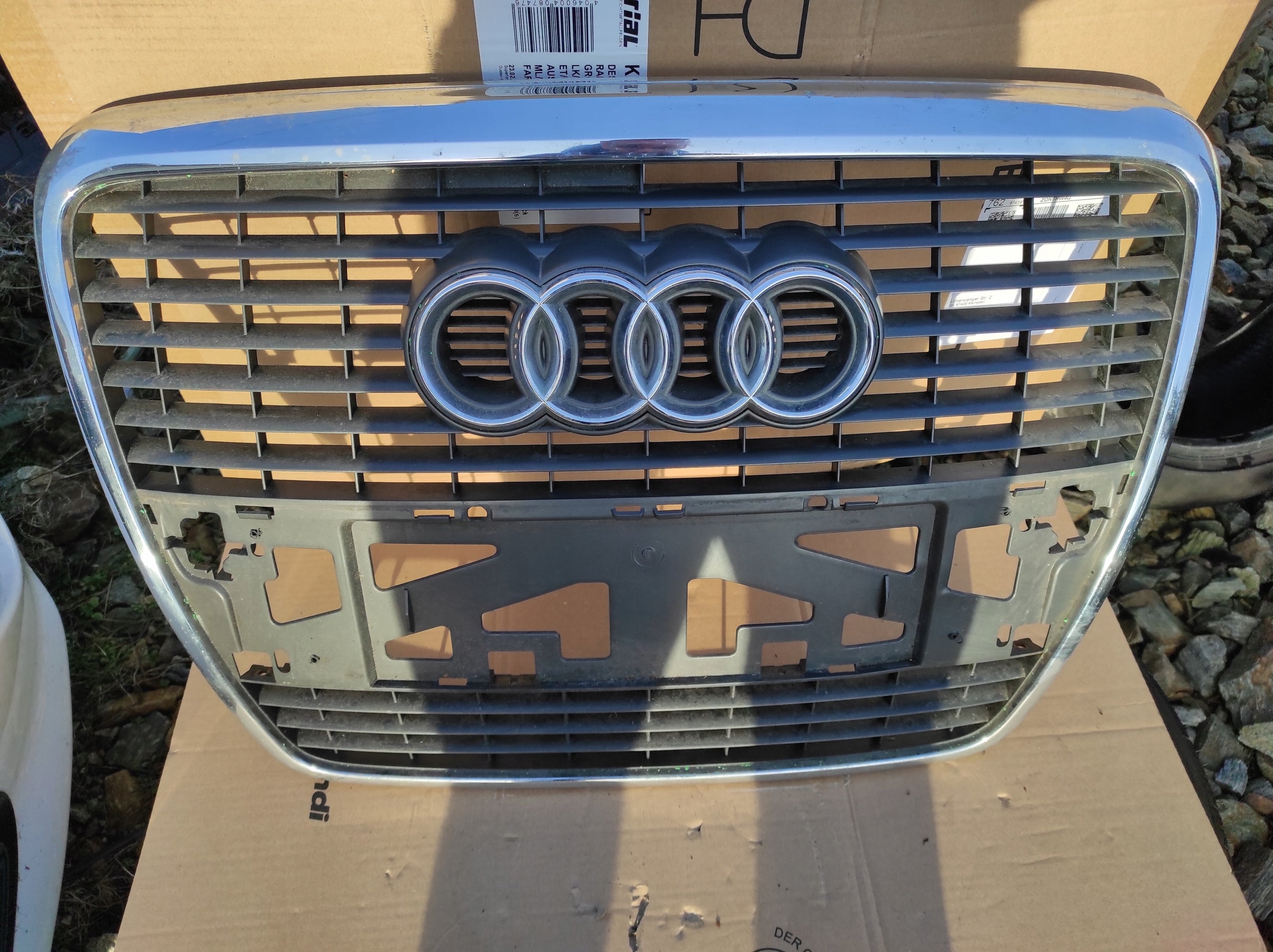  Radiator grille Audi A6 C6 FRONT GRILL 4F0853651 Radiator grille  product image