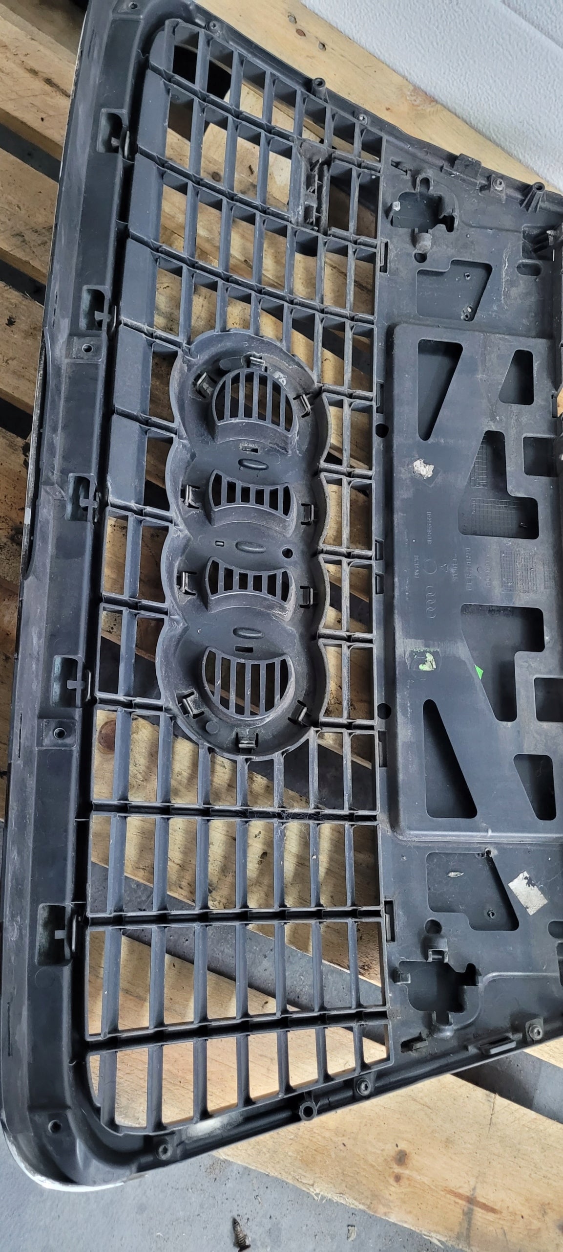 Kühlergrill Audi A6 C6 FRONTGRILL 4F0853651L Kühlergitter