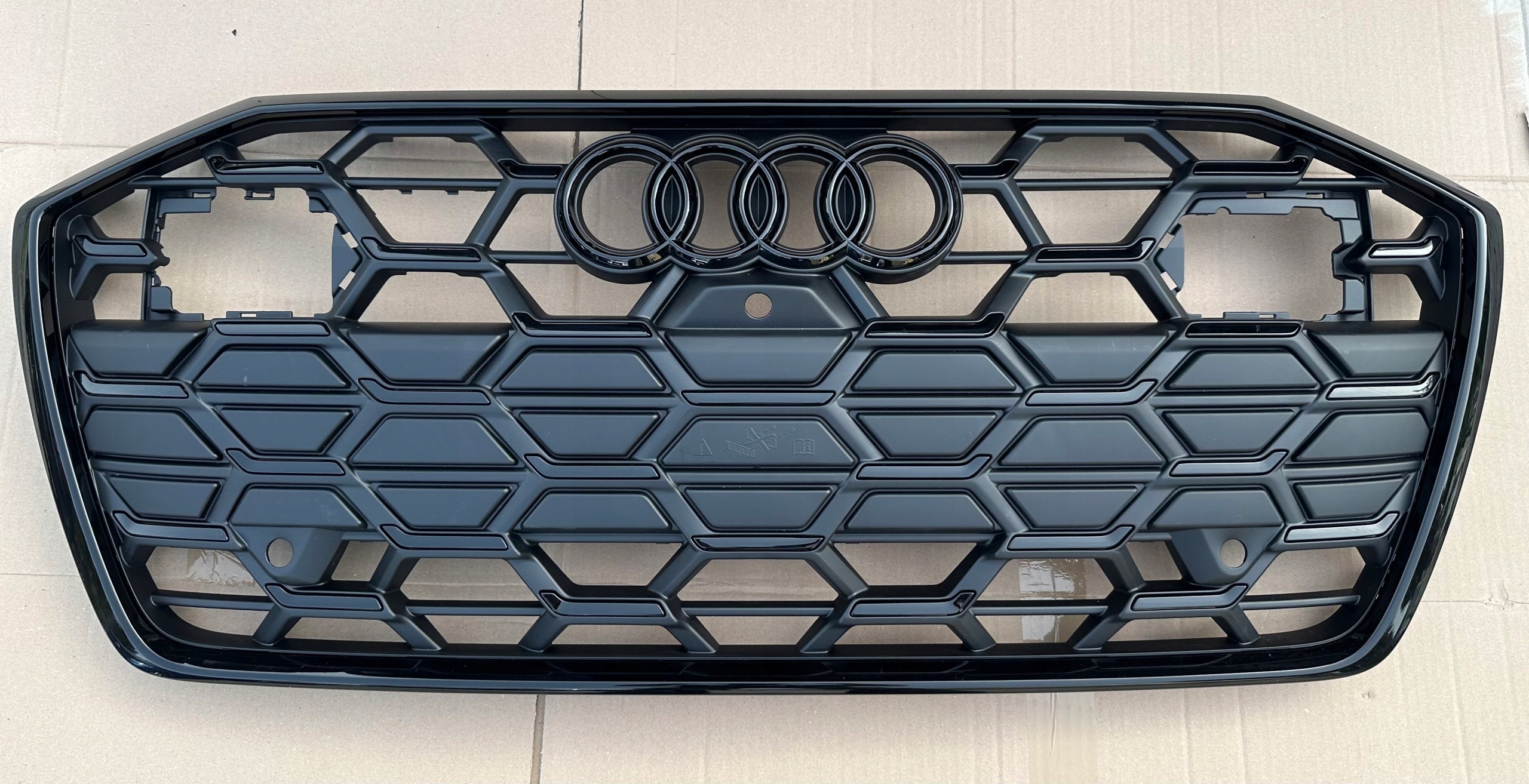 Kühlergrill Audi A6 C8 S6 4K FRONTGRILL 4k0853651TN Kühlergitter