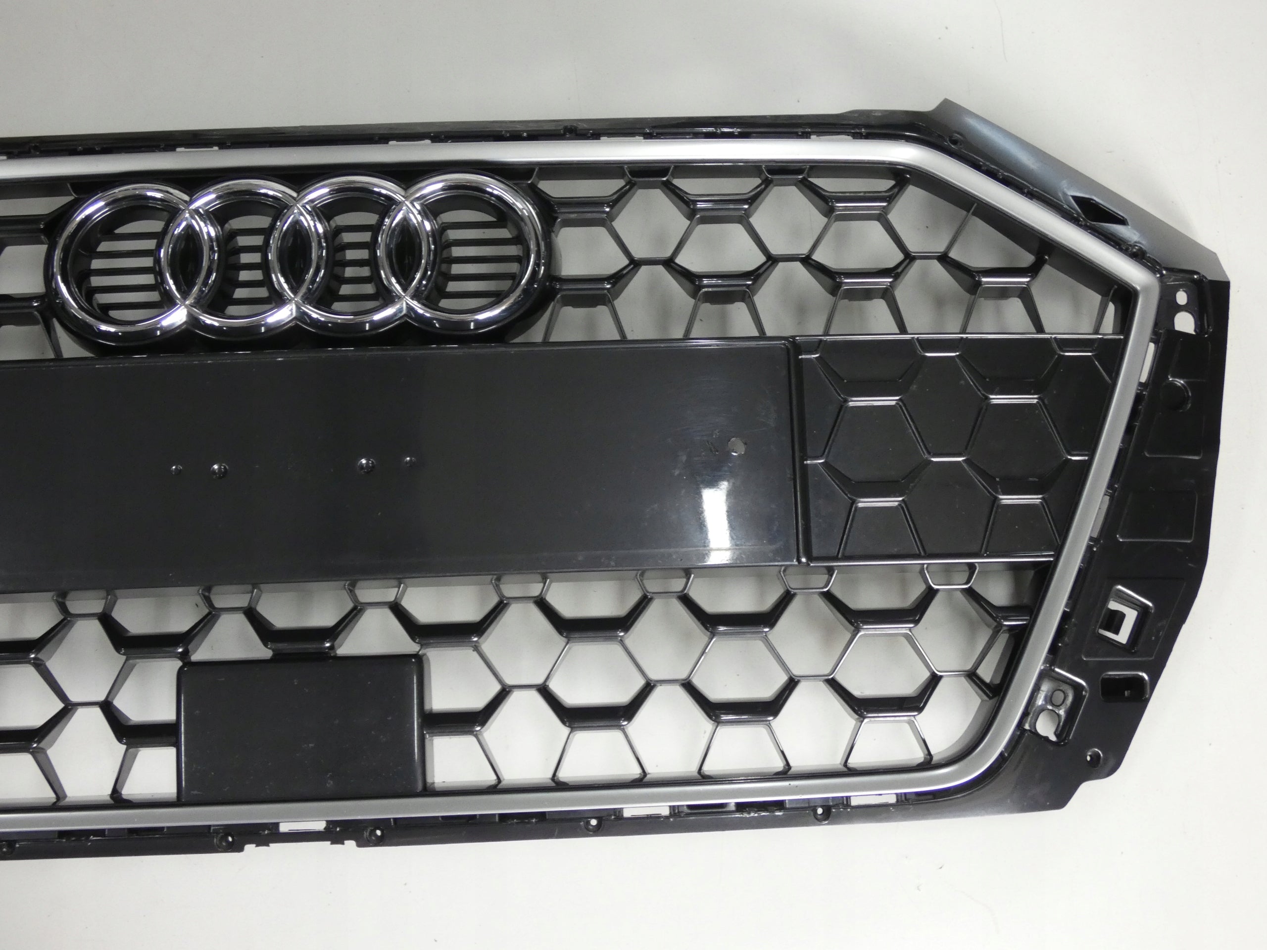 Kühlergrill Audi A8 A1 82A FRONTGRILL 82A853651B Kühlergitter