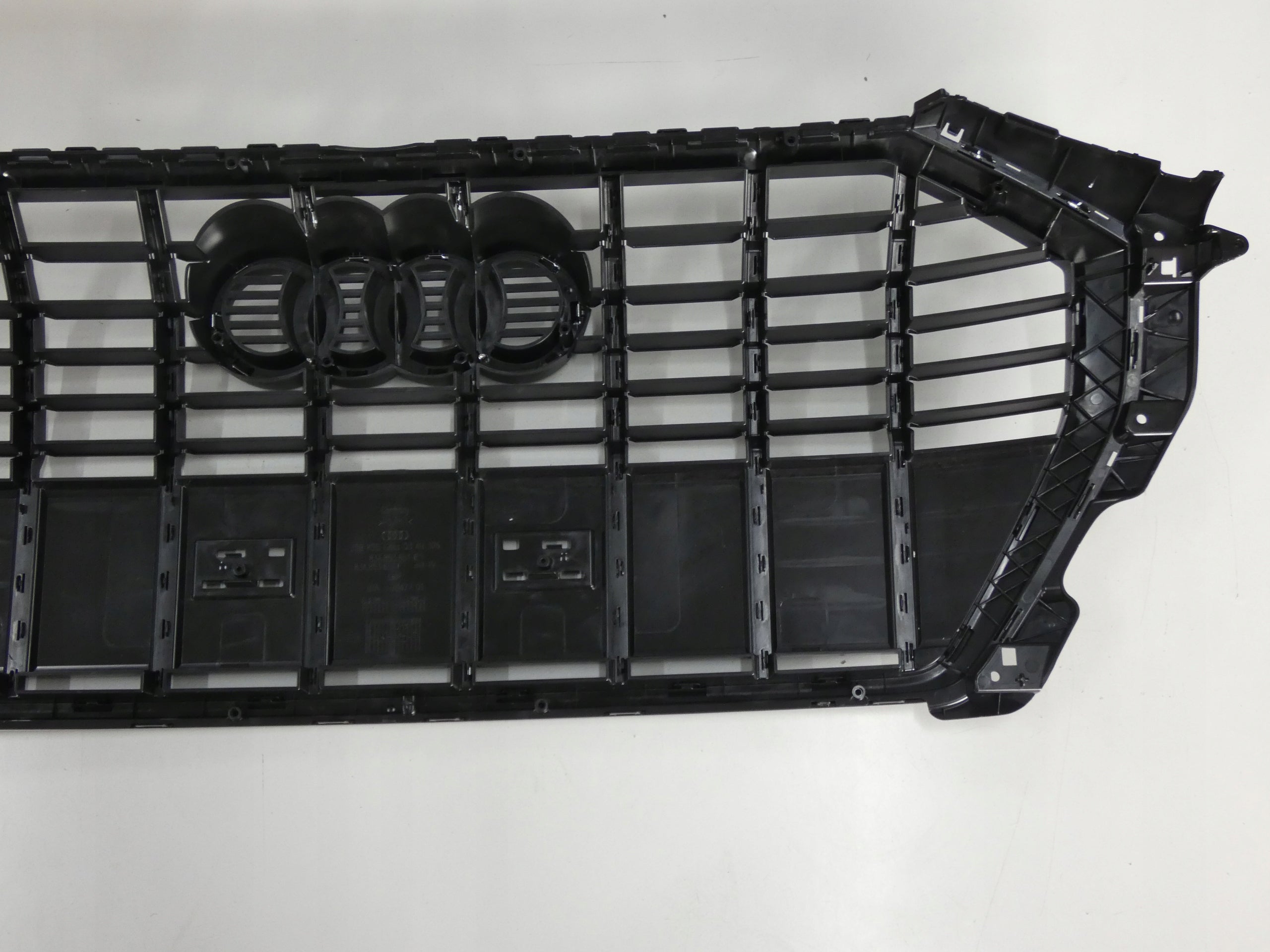 Kühlergrill Audi A8 Q3 83A FRONTGRILL 83A853651E Kühlergitter