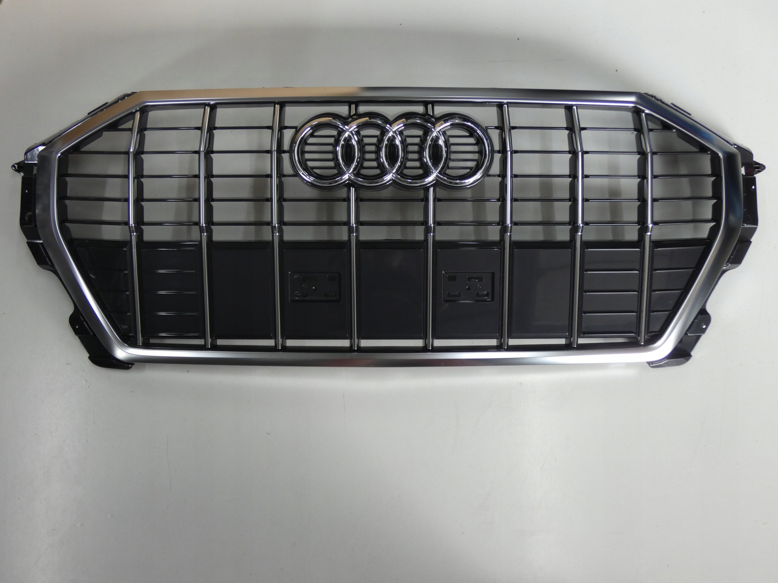 Kühlergrill Audi A8 Q3 83A FRONTGRILL 83A853651E Kühlergitter