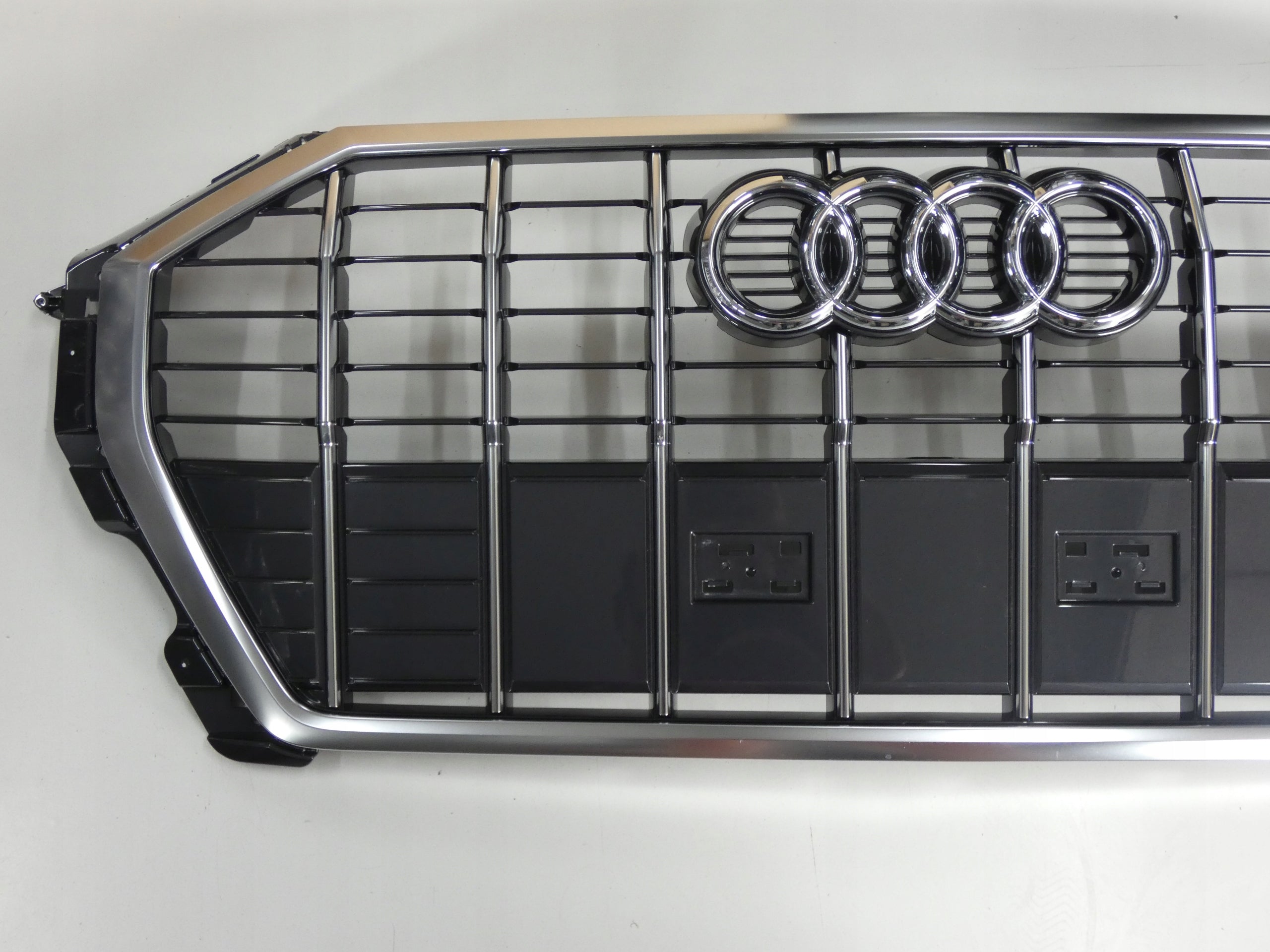 Kühlergrill Audi A8 Q3 83A FRONTGRILL 83A853651E Kühlergitter