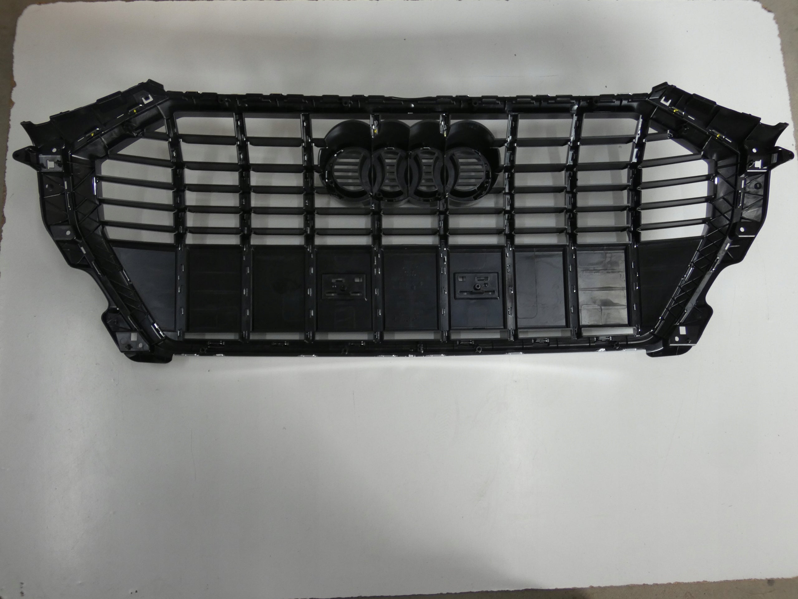 Kühlergrill Audi A8 Q3 83A FRONTGRILL 83A853651E Kühlergitter