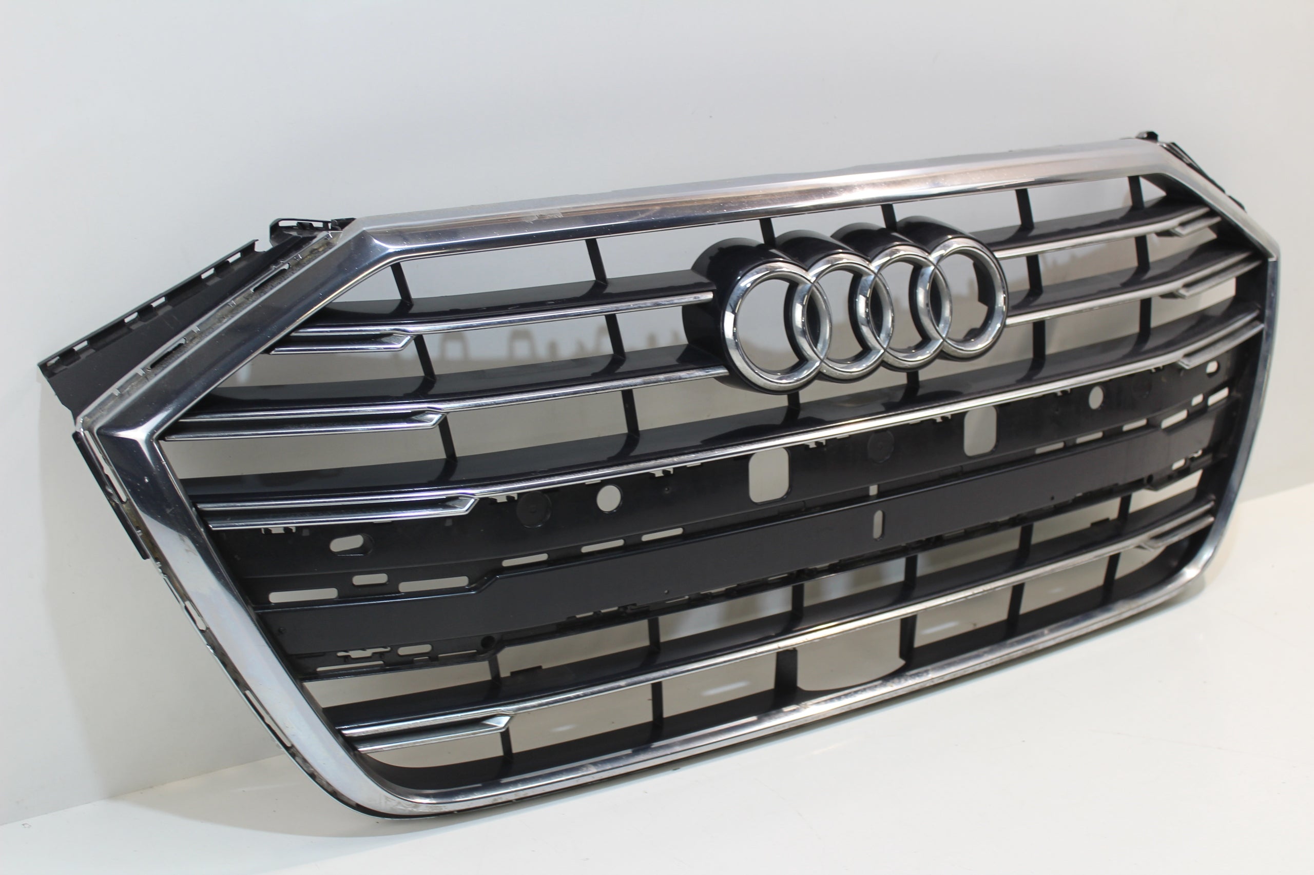 Kühlergrill Audi A8 D5 FRONTGRILL 4N0853651KG Kühlergitter