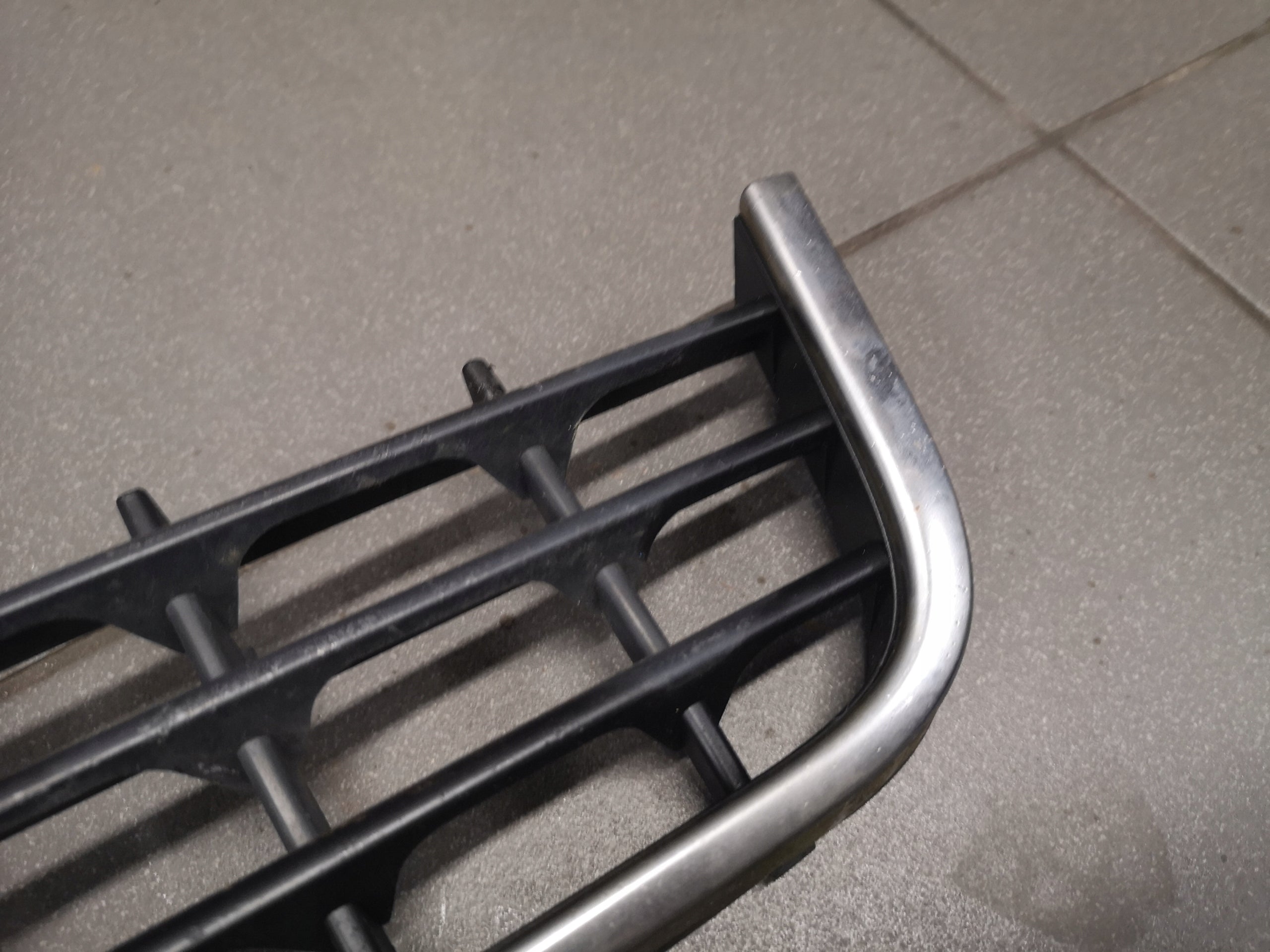 Kühlergrill Audi A8 D2 FRONTGRILL 4D0853667BG Kühlergitter