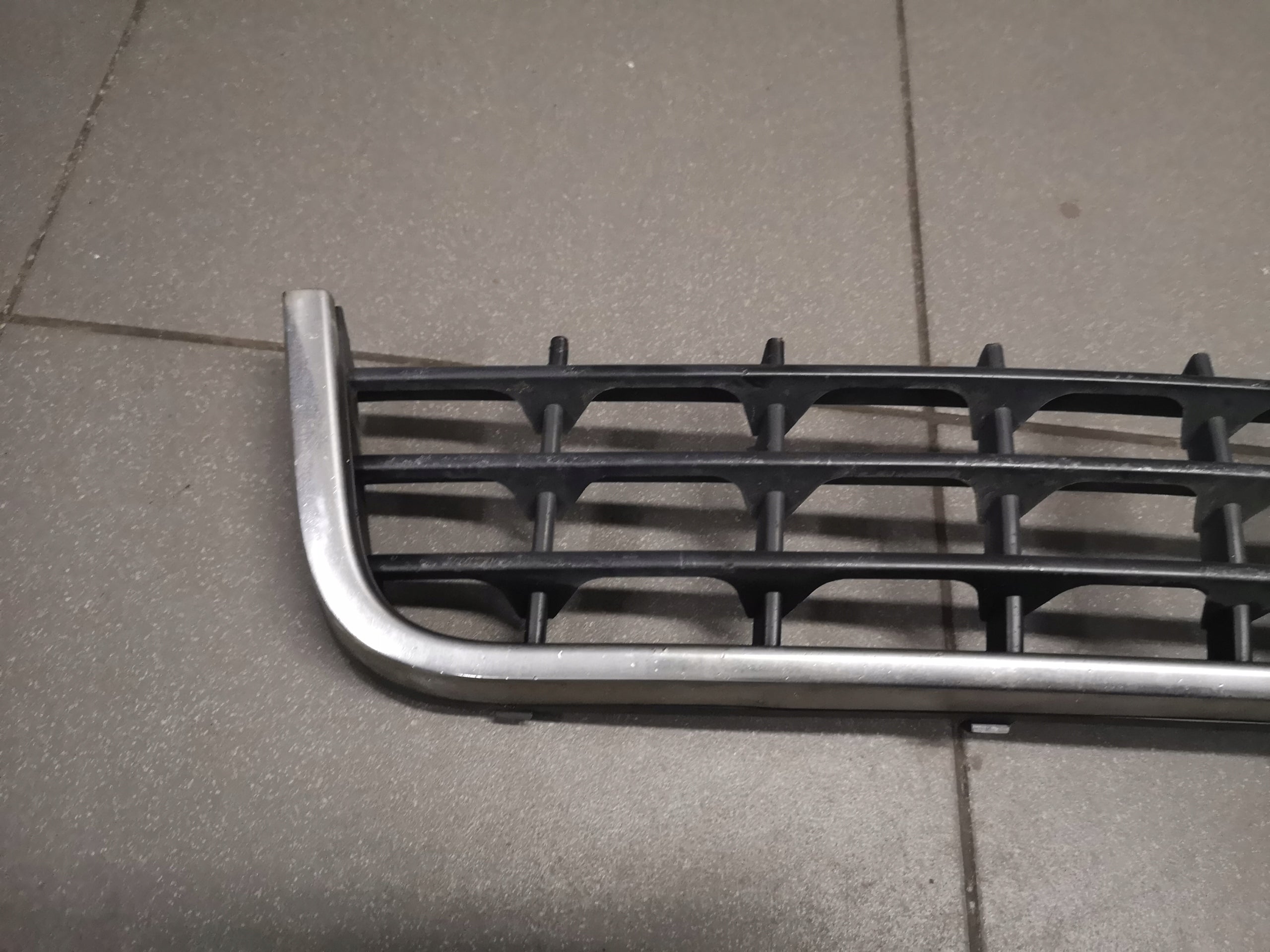 Kühlergrill Audi A8 D2 FRONTGRILL 4D0853667BG Kühlergitter