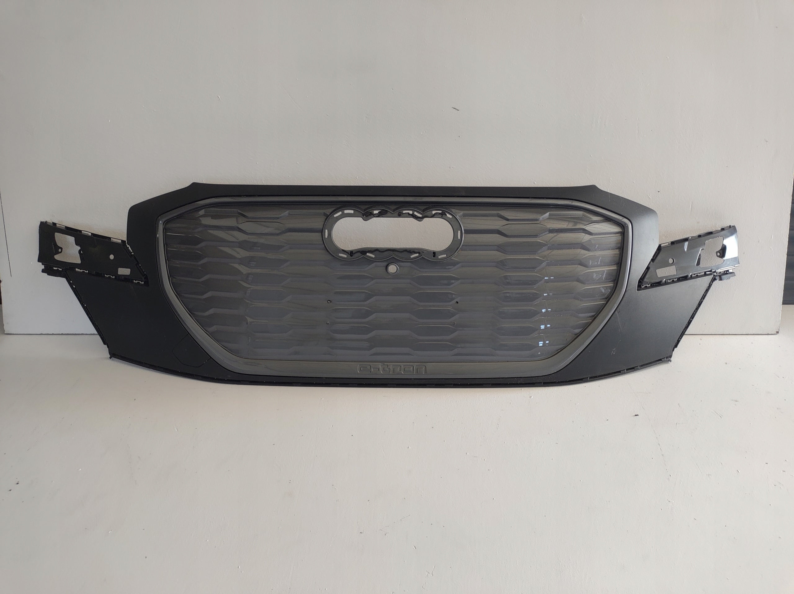 Kühlergrill Audi ETRON A8 Q4 FRONTGRILL 89A80772589 Kühlergitter