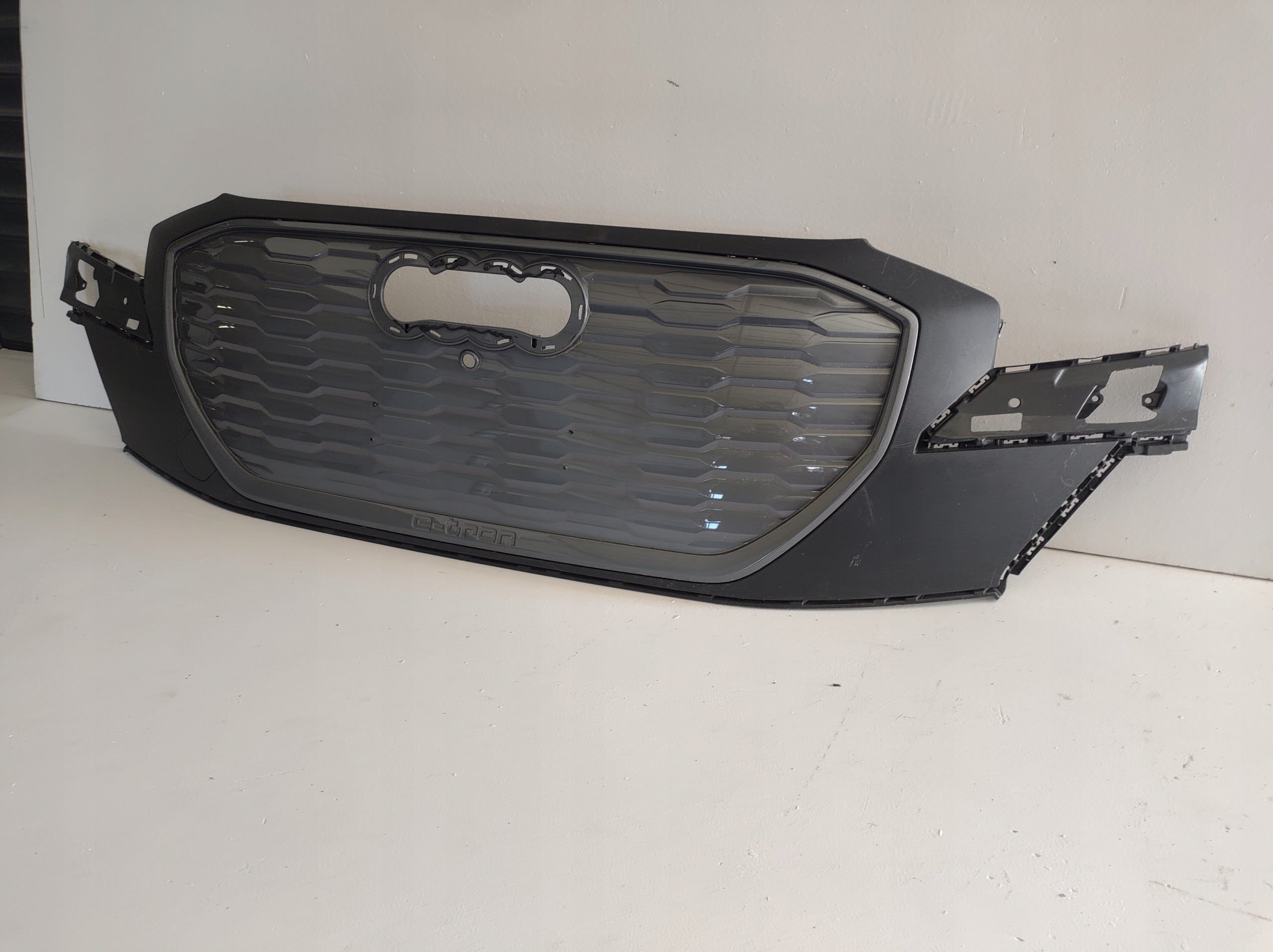 Kühlergrill Audi ETRON A8 Q4 FRONTGRILL 89A80772589 Kühlergitter