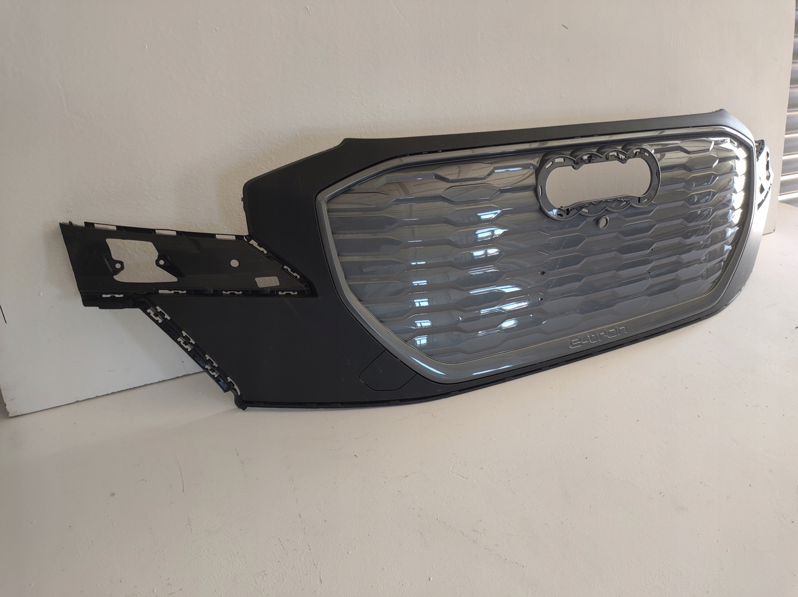 Kühlergrill Audi ETRON A8 Q4 FRONTGRILL 89A80772589 Kühlergitter