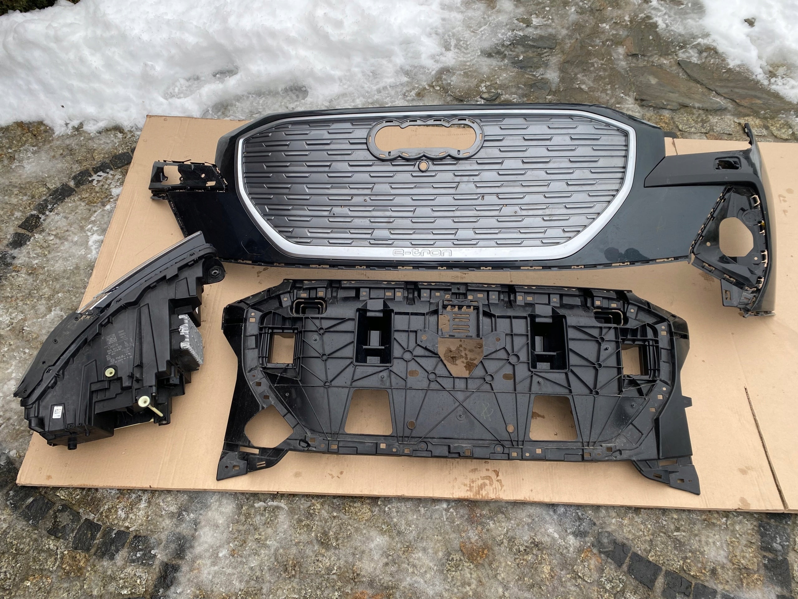  Kühlergrill Audi ETRON A8 Q4 FRONTGRILL 89A807725A8 Kühlergitter product image