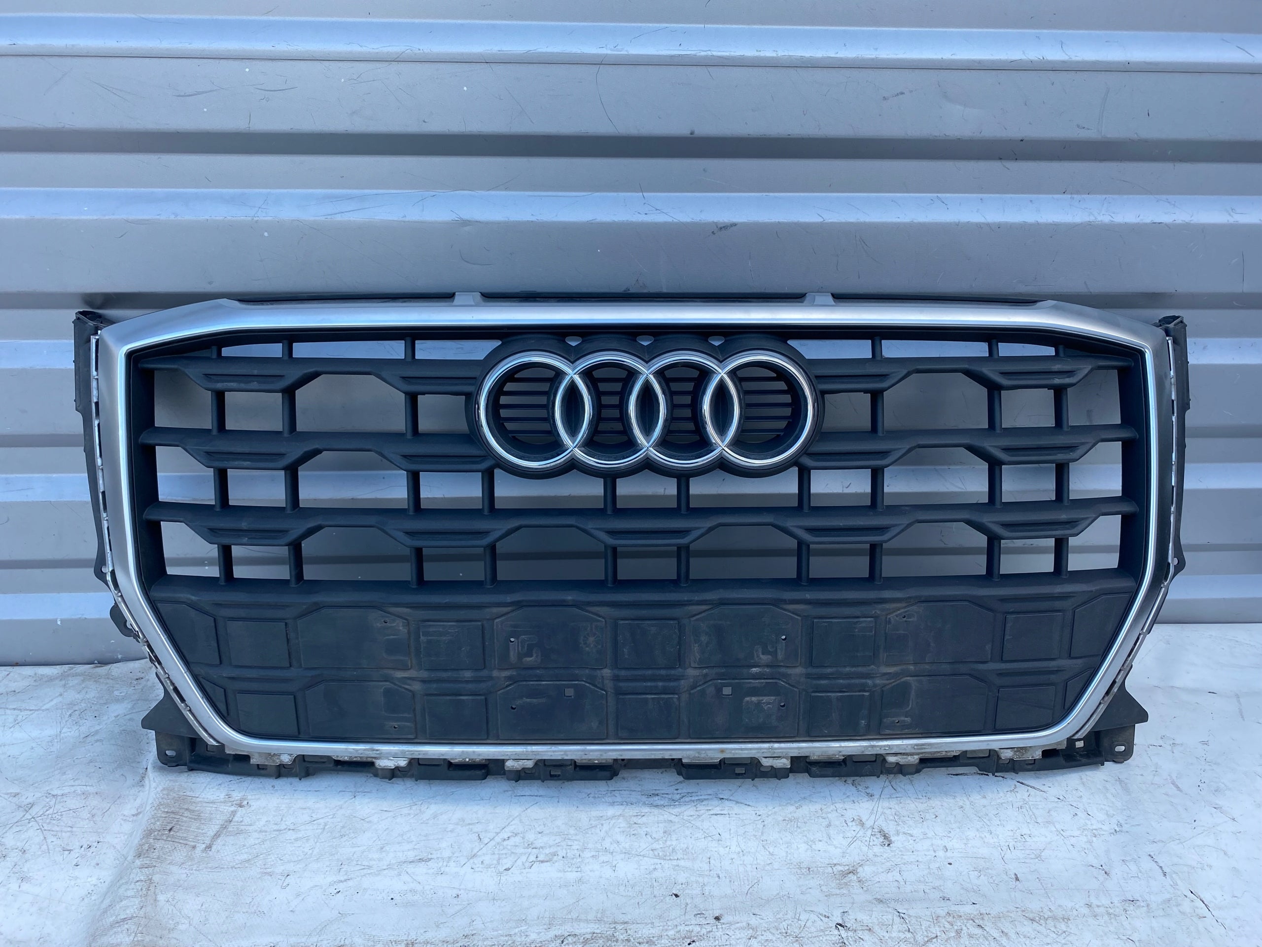 Kühlergrill Audi Q2 81A A8 FRONTGRILL 81A853651HA Kühlergitter