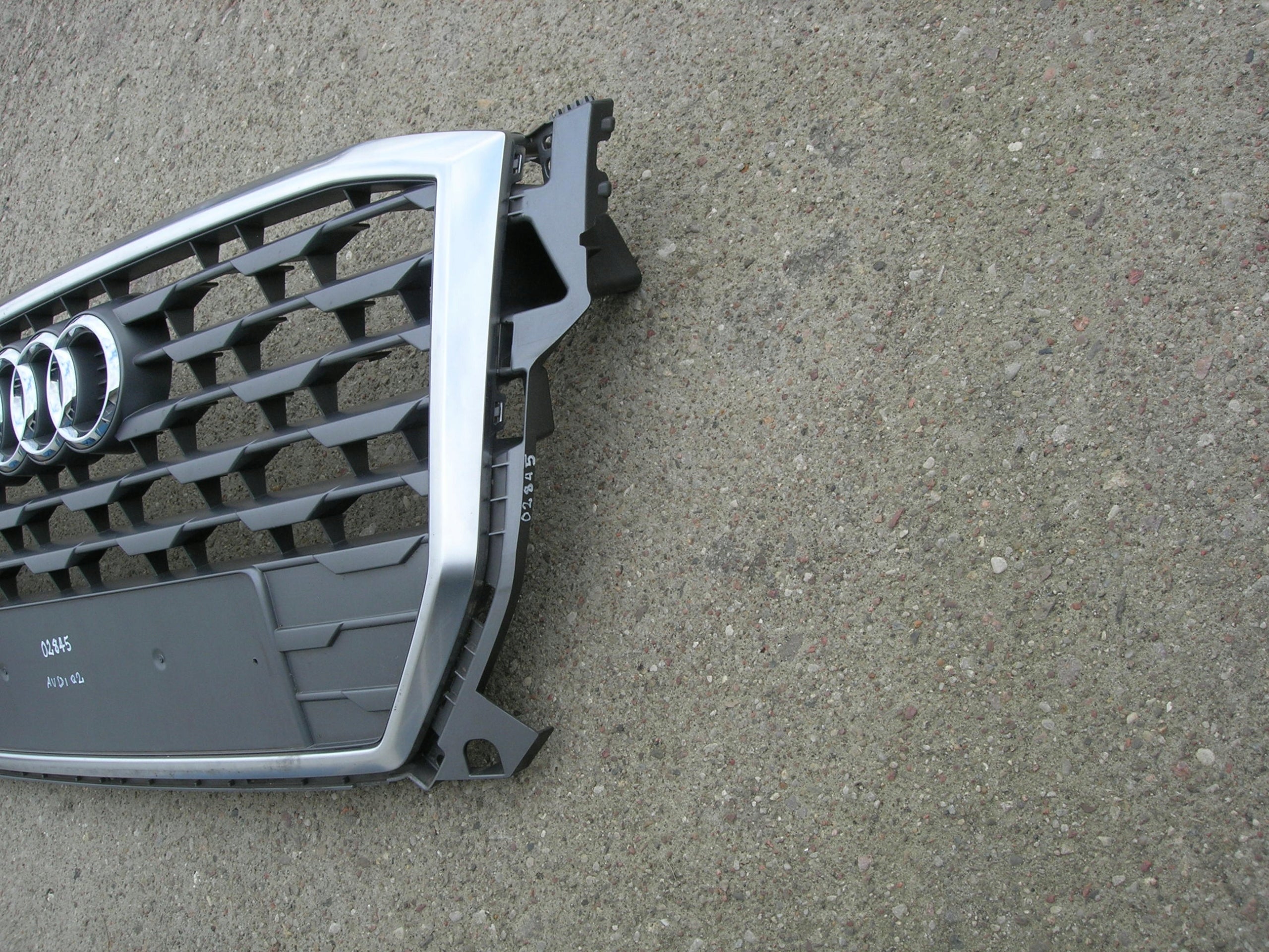 Kühlergrill Audi Q2 81A A8 FRONTGRILL 81A85365181 Kühlergitter