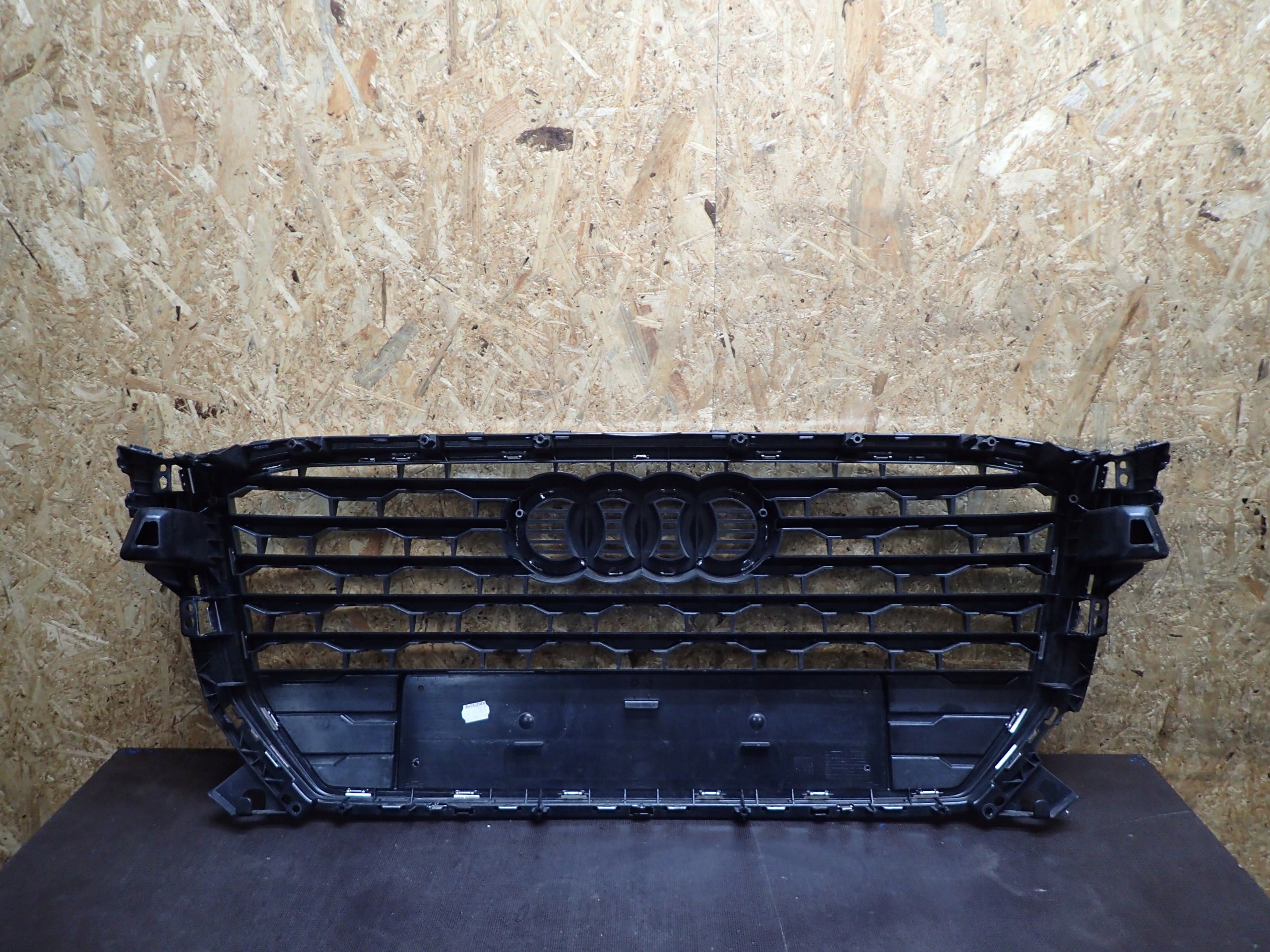 Kühlergrill Audi Q2 81A A8 FRONTGRILL 81A85365181 Kühlergitter