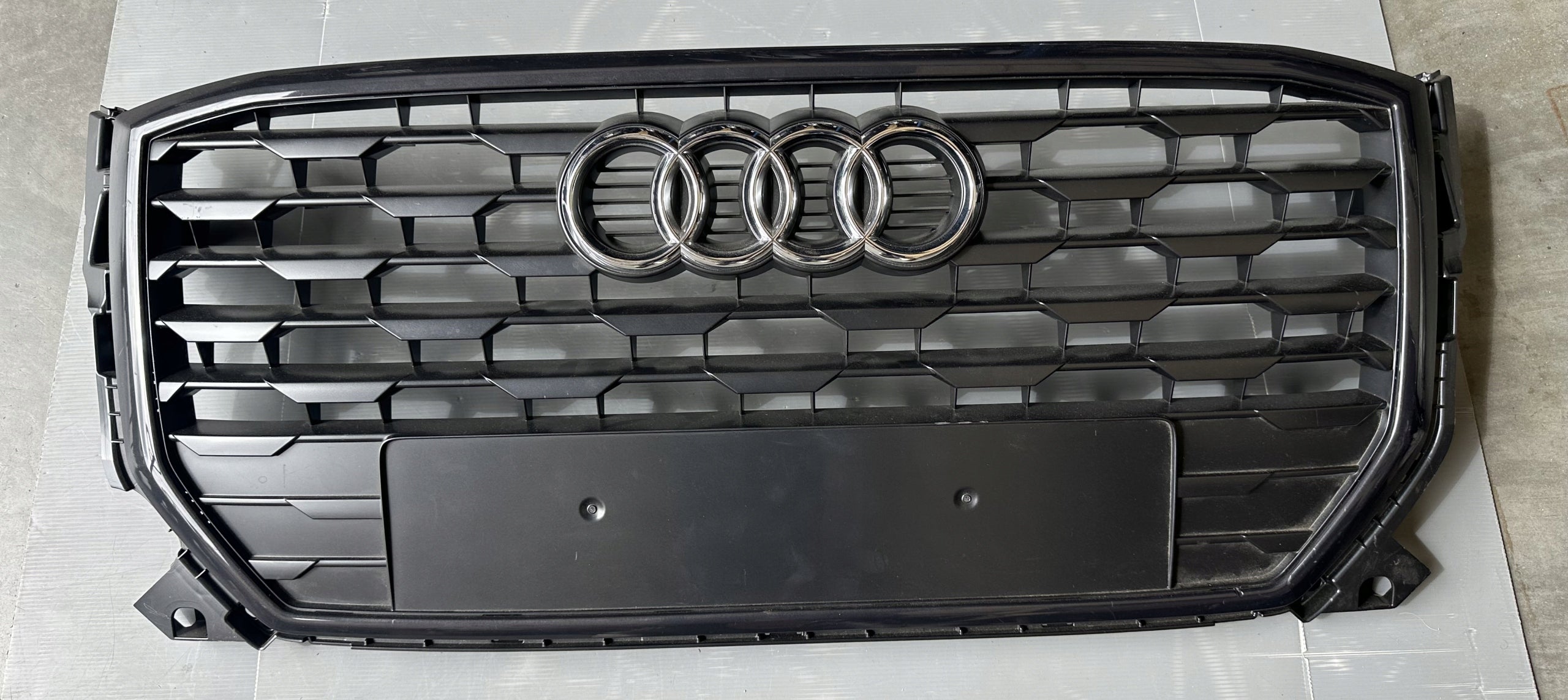  Calandre Audi A8 Q2 FRONT GRILL 81A853651AU calandre  product image