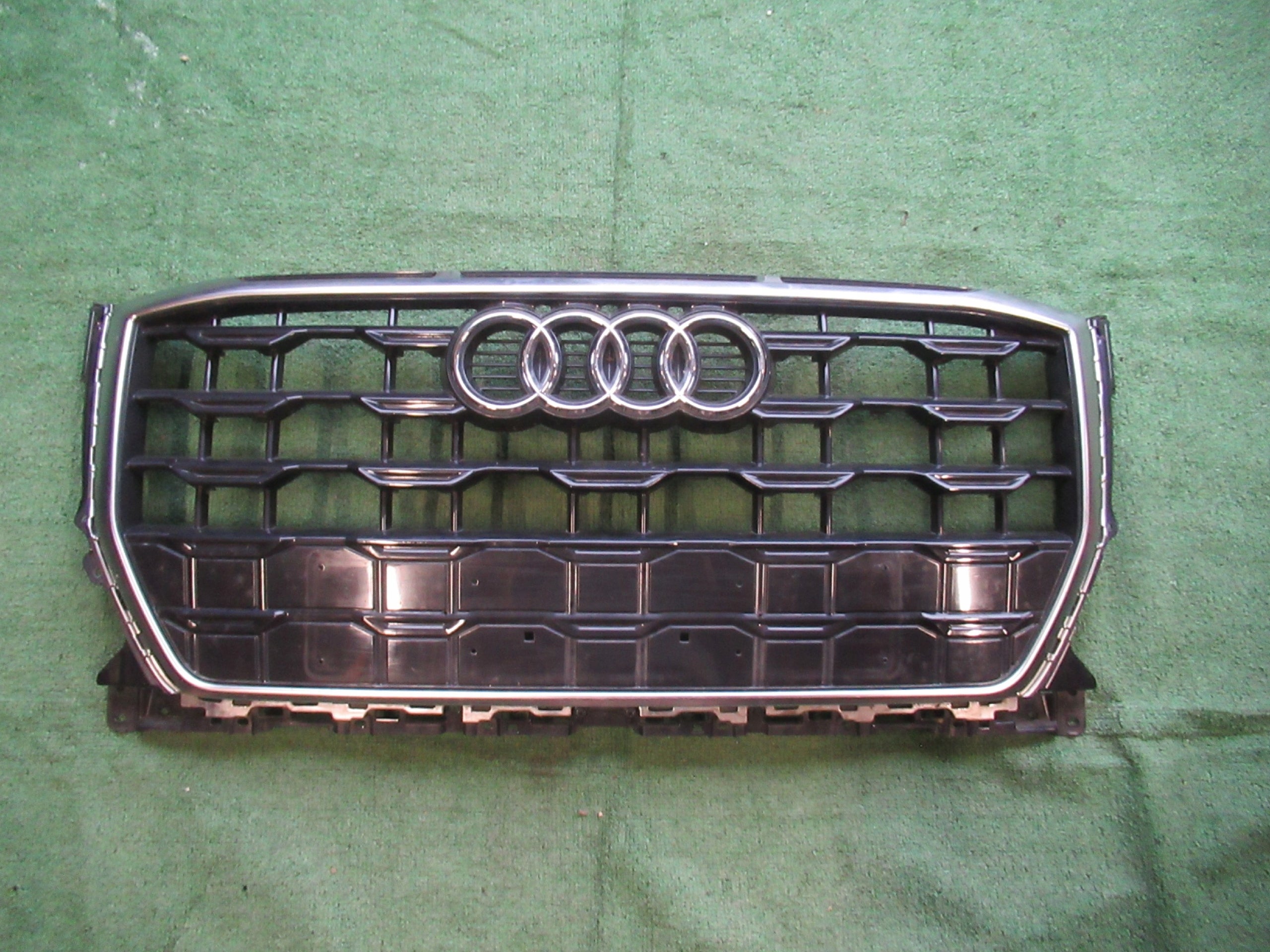 Kühlergrill Audi Q2 81A A8 FRONTGRILL 81A853651H8 Kühlergitter