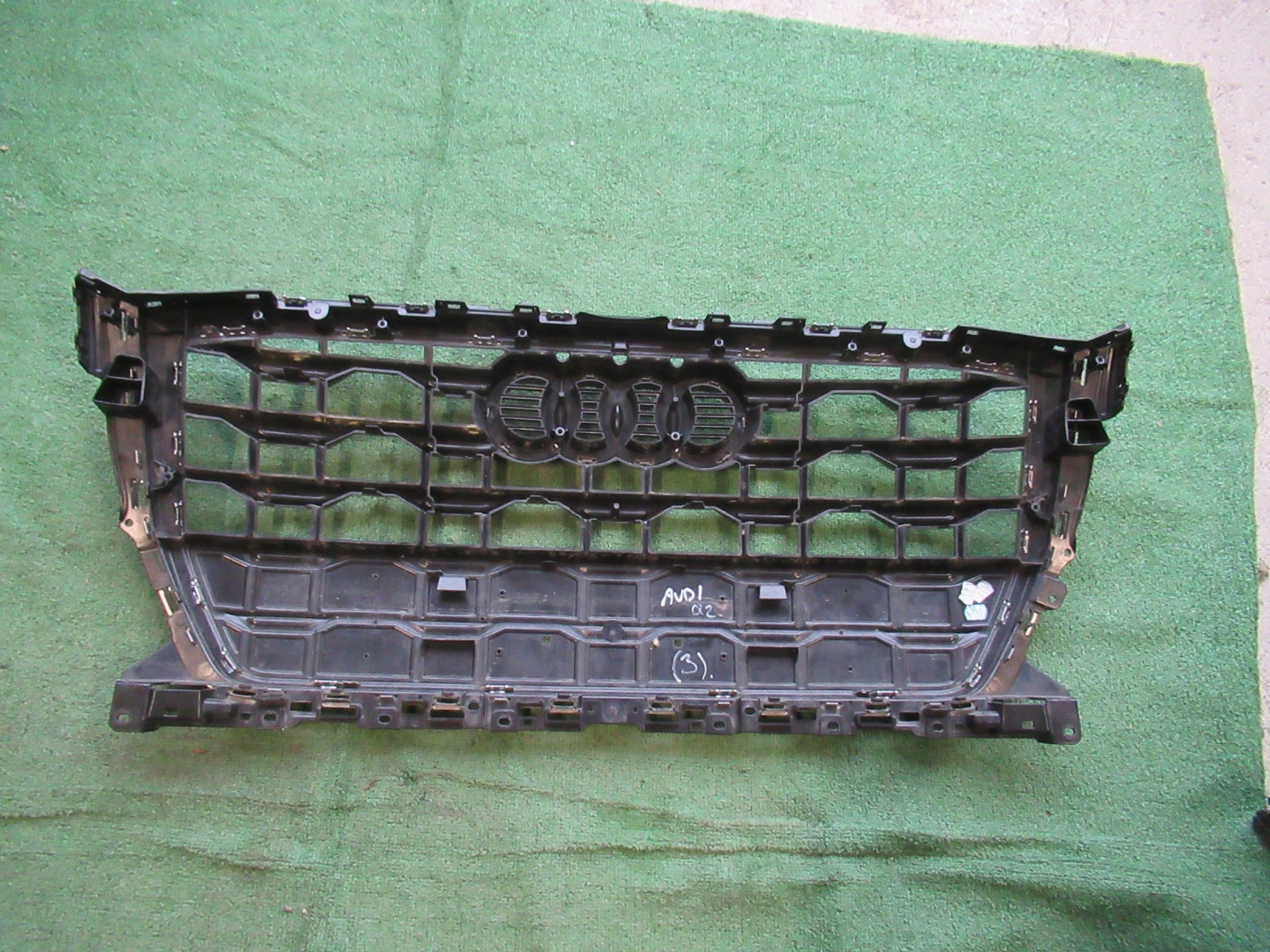 Kühlergrill Audi Q2 81A A8 FRONTGRILL 81A853651H8 Kühlergitter