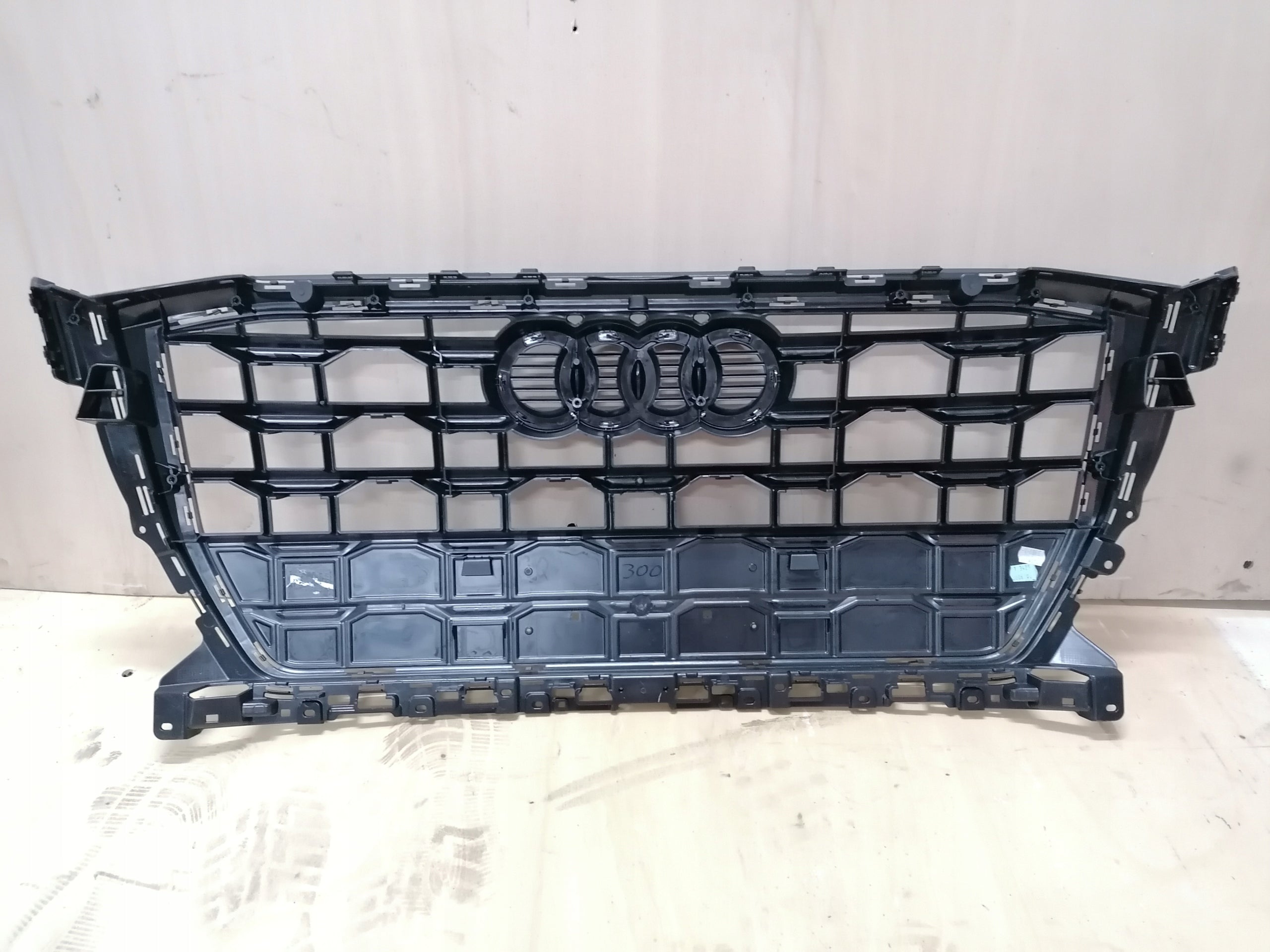 Kühlergrill Audi A8 Q2 FRONTGRILL 81A853651HA Kühlergitter