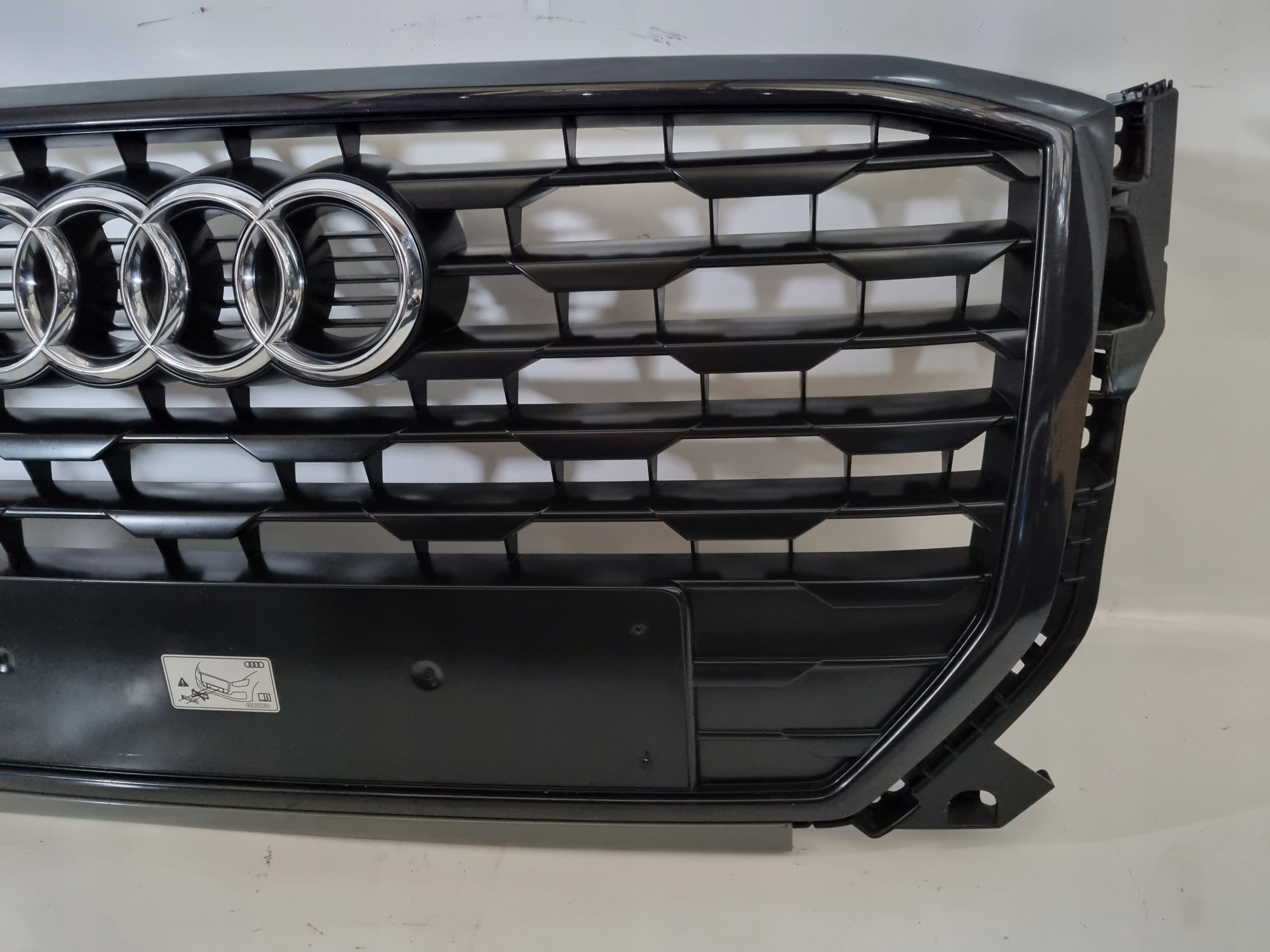 Kühlergrill Audi Q2 81A A8 FRONTGRILL 81a853651 Kühlergitter