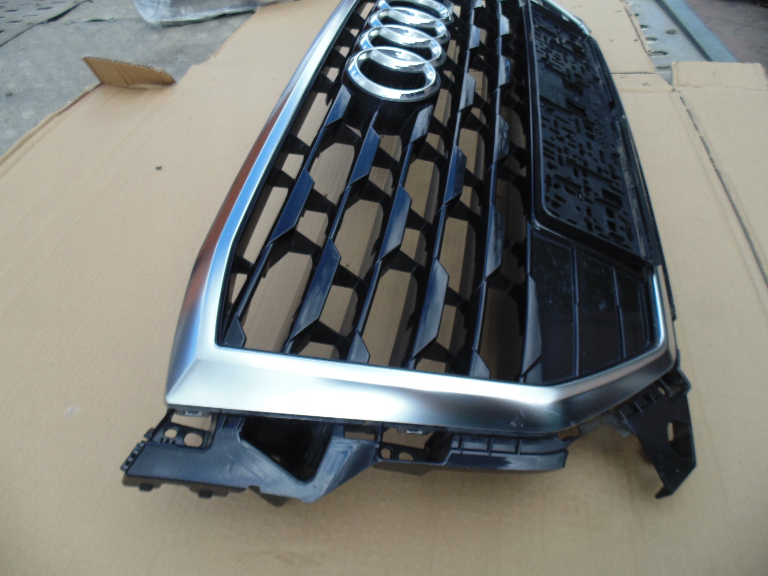 Kühlergrill Audi Q2 81A A8 FRONTGRILL 81A853651Au Kühlergitter