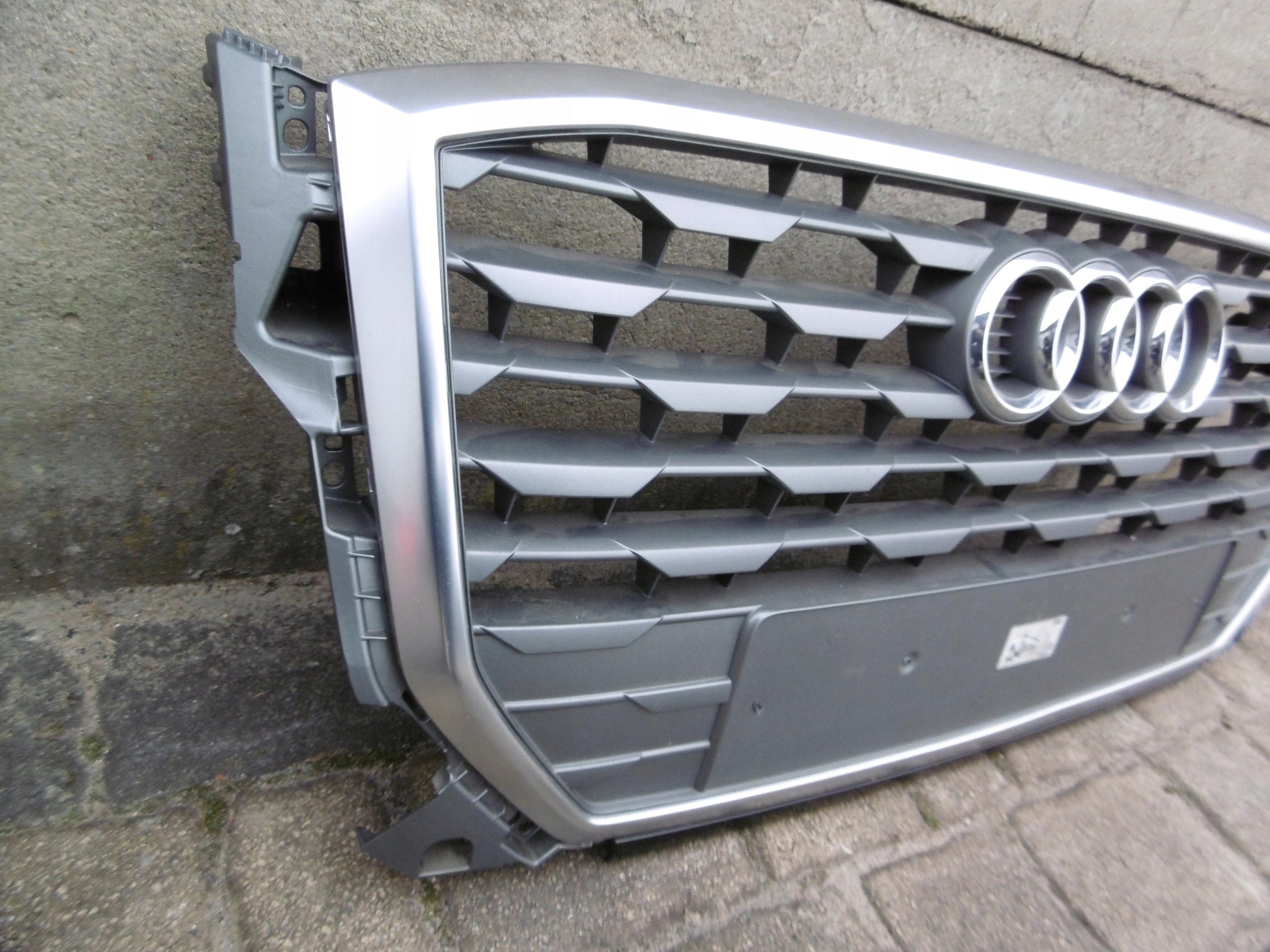 Kühlergrill Audi Q2 81A A8 FRONTGRILL 83A853651 Kühlergitter